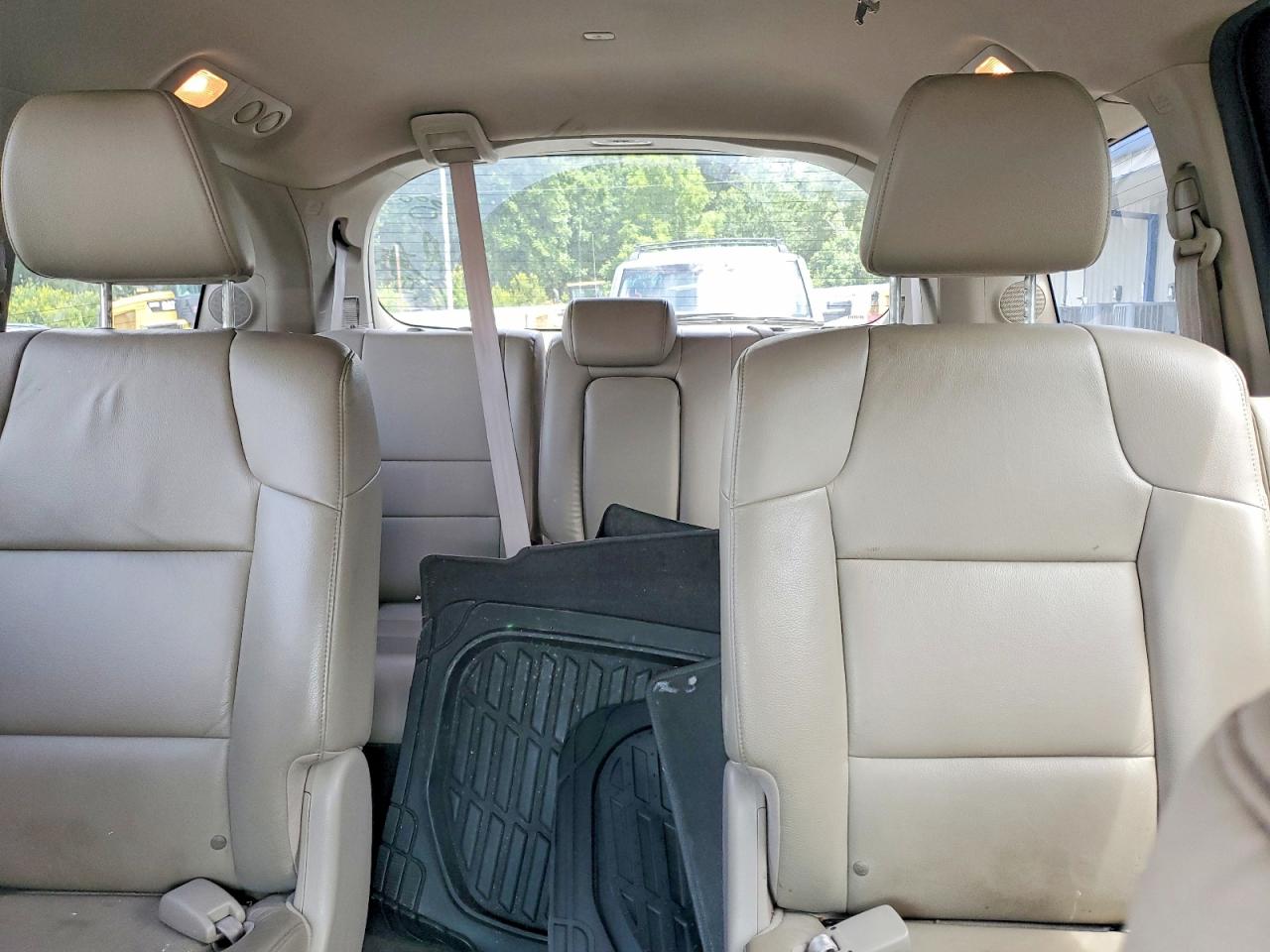 2015 Honda Odyssey Touring Maroon vin: 5FNRL5H95FB082381