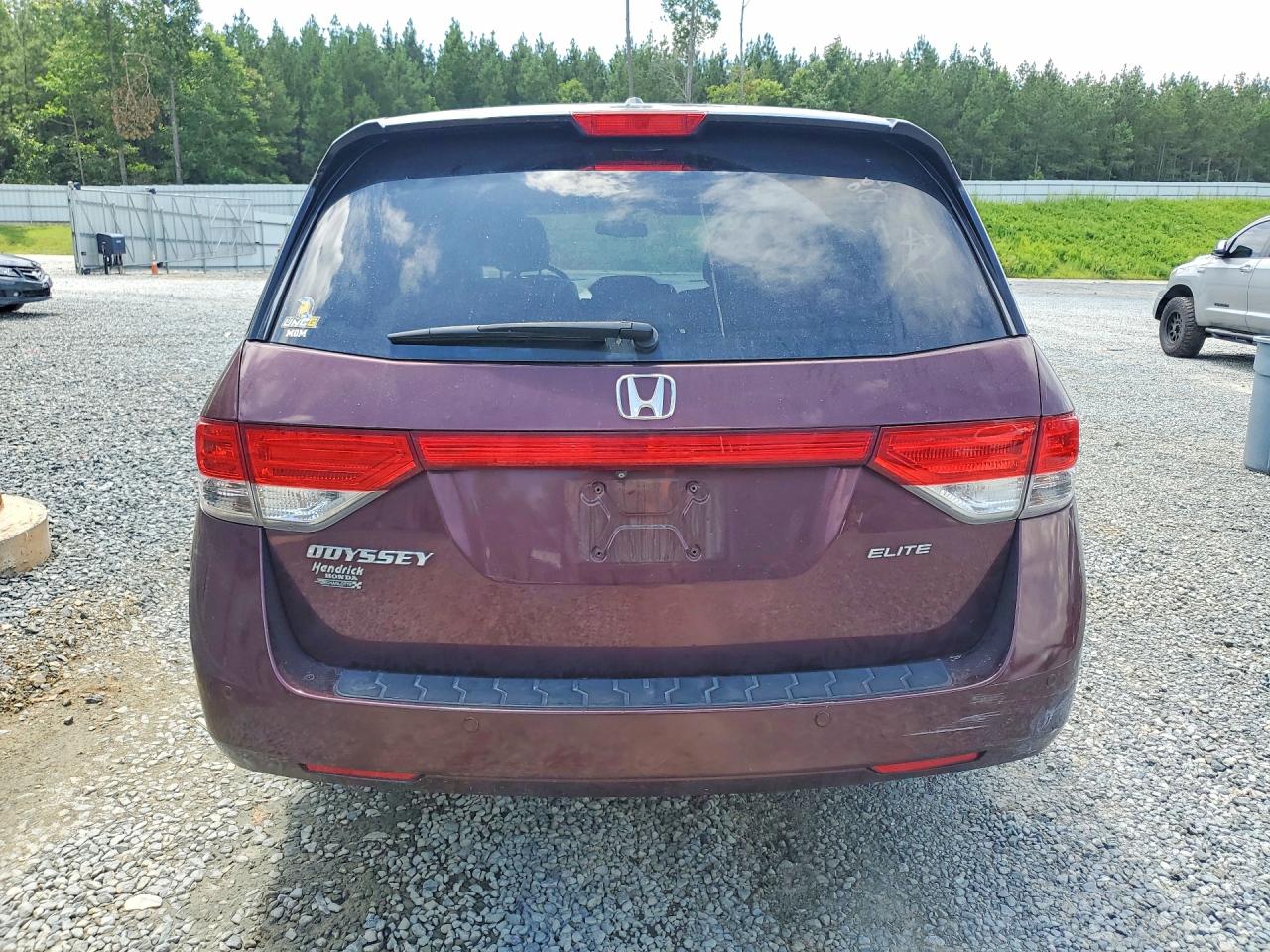 2015 Honda Odyssey Touring Maroon vin: 5FNRL5H95FB082381