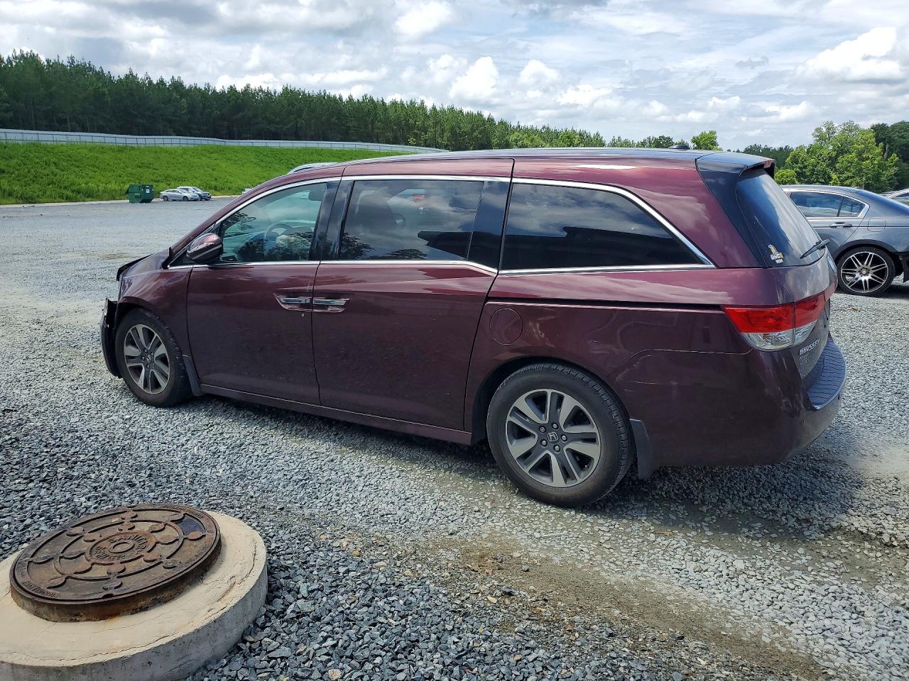 2015 Honda Odyssey Touring Maroon vin: 5FNRL5H95FB082381