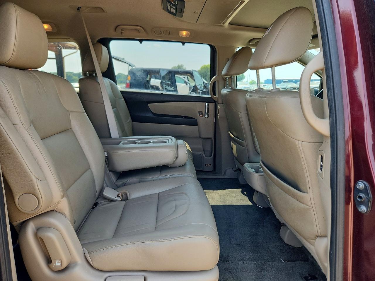 2015 Honda Odyssey Touring Burgundy vin: 5FNRL5H95FB082395