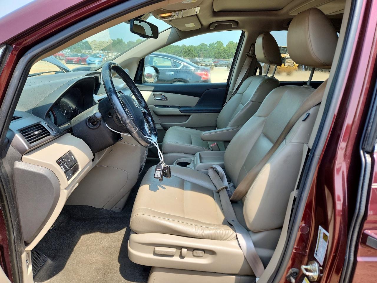 2015 Honda Odyssey Touring Burgundy vin: 5FNRL5H95FB082395