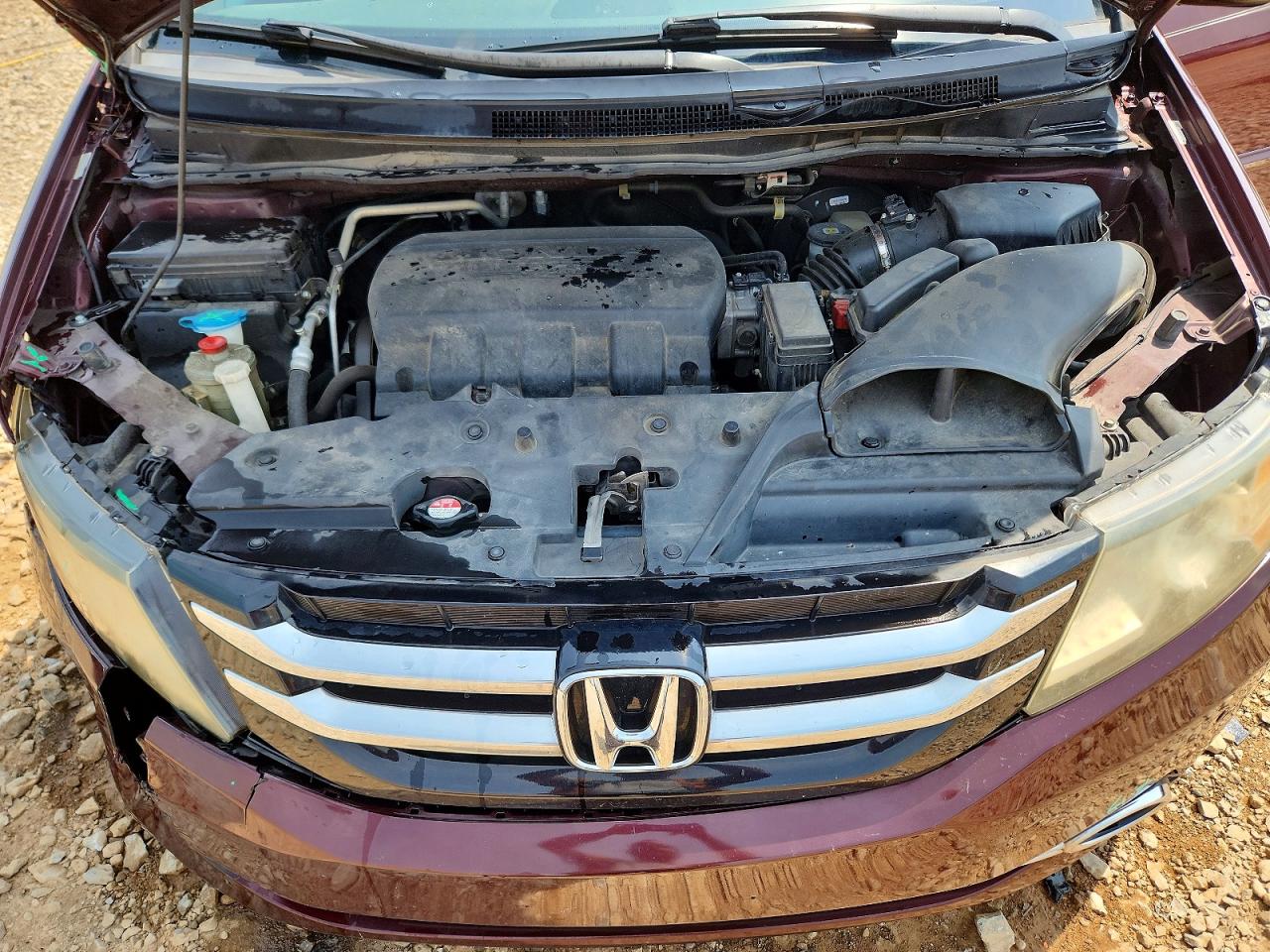 2015 Honda Odyssey Touring Burgundy vin: 5FNRL5H95FB082395