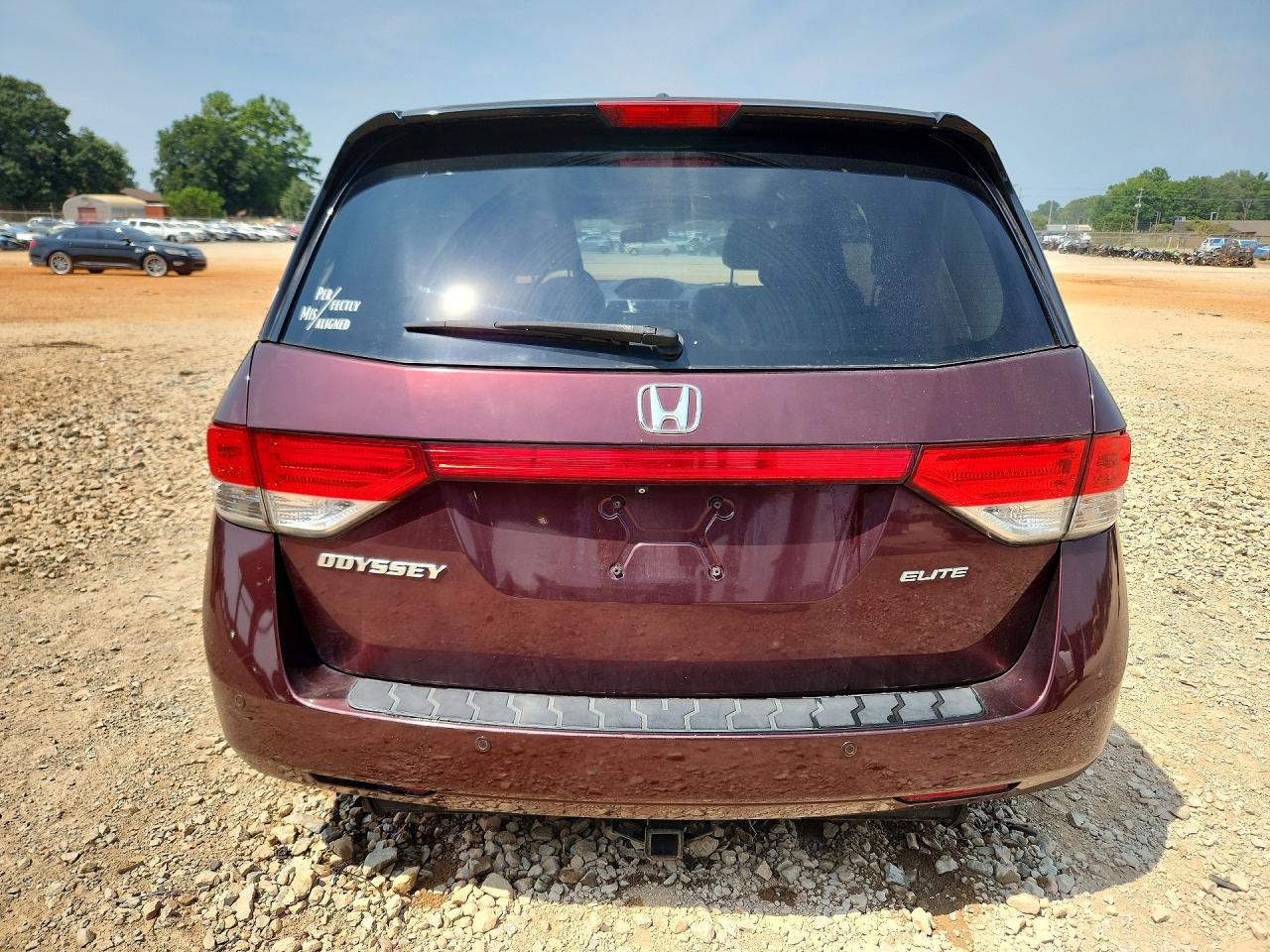 2015 Honda Odyssey Touring Burgundy vin: 5FNRL5H95FB082395
