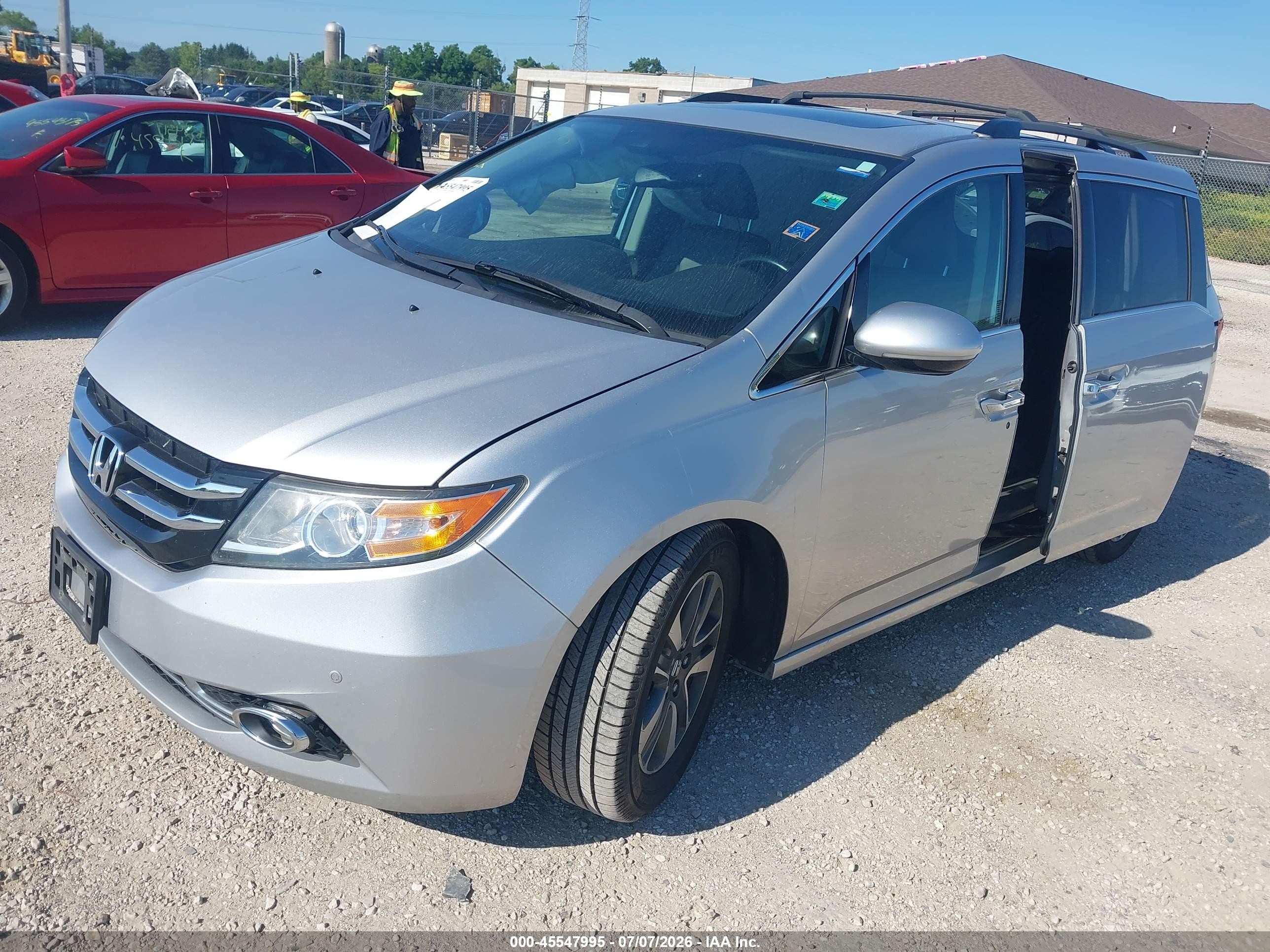 2015 Honda Odyssey Touring/touring Elite Silver vin: 5FNRL5H95FB098239