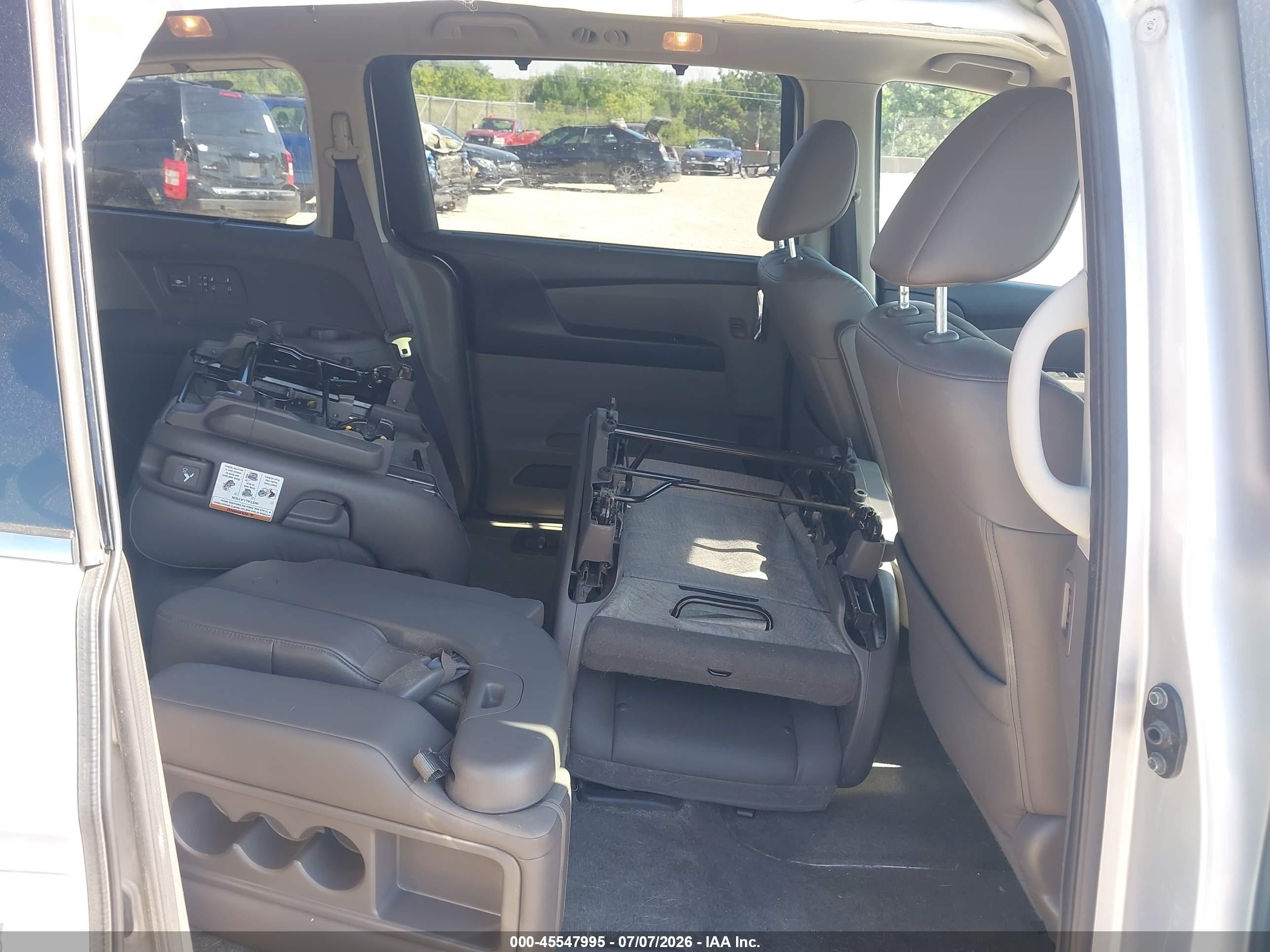2015 Honda Odyssey Touring/touring Elite Silver vin: 5FNRL5H95FB098239