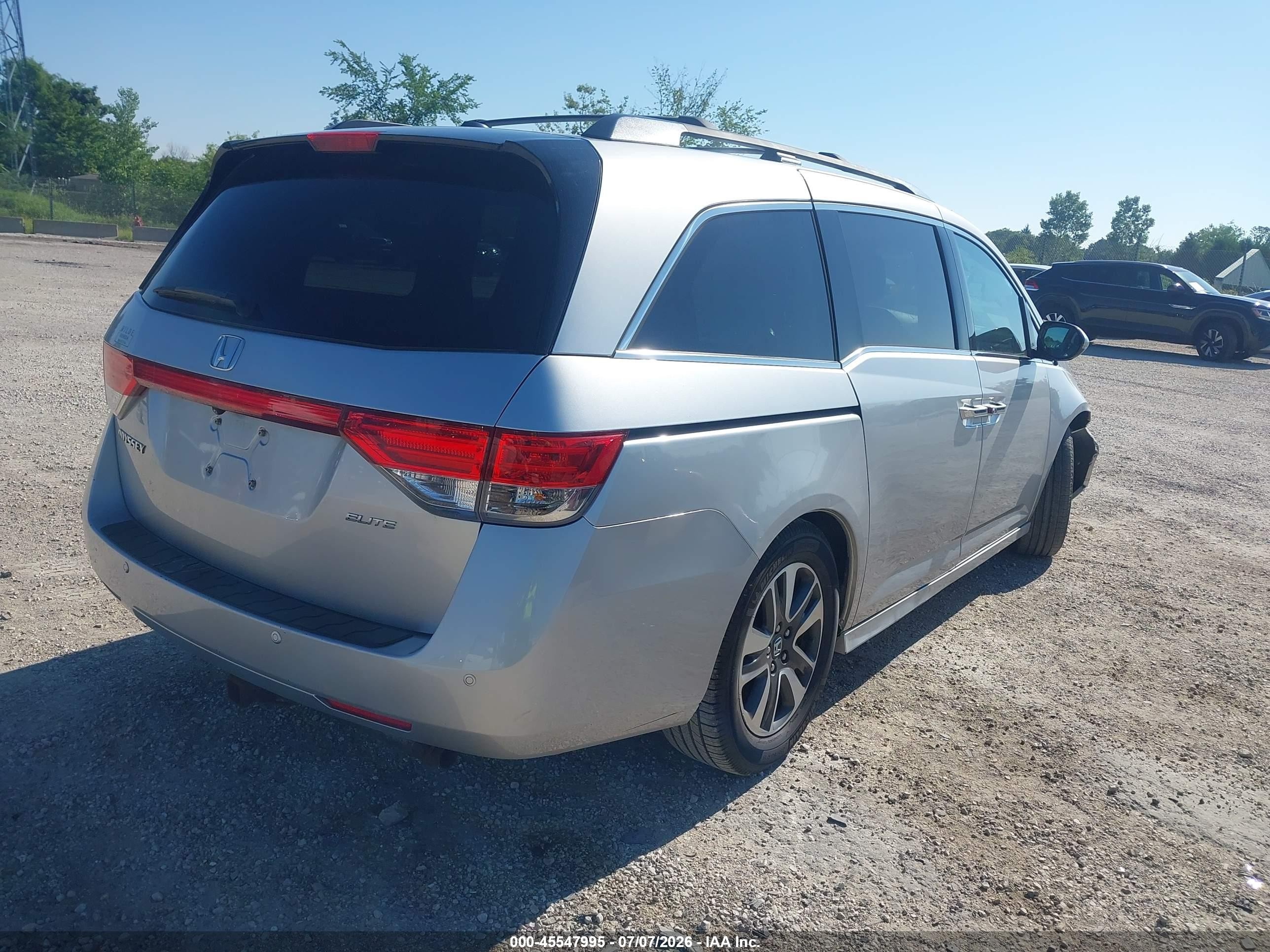 2015 Honda Odyssey Touring/touring Elite Silver vin: 5FNRL5H95FB098239