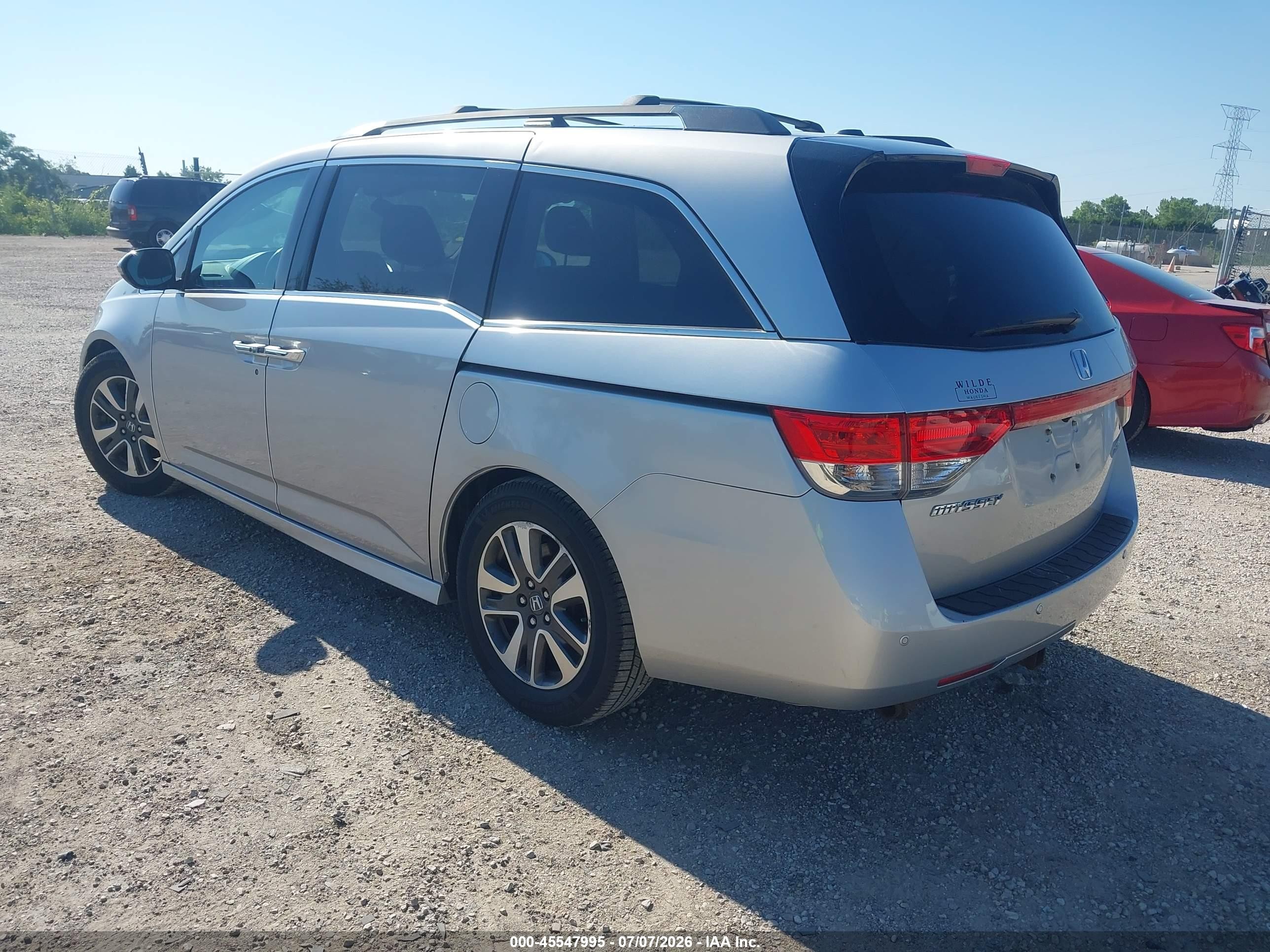 2015 Honda Odyssey Touring/touring Elite Silver vin: 5FNRL5H95FB098239