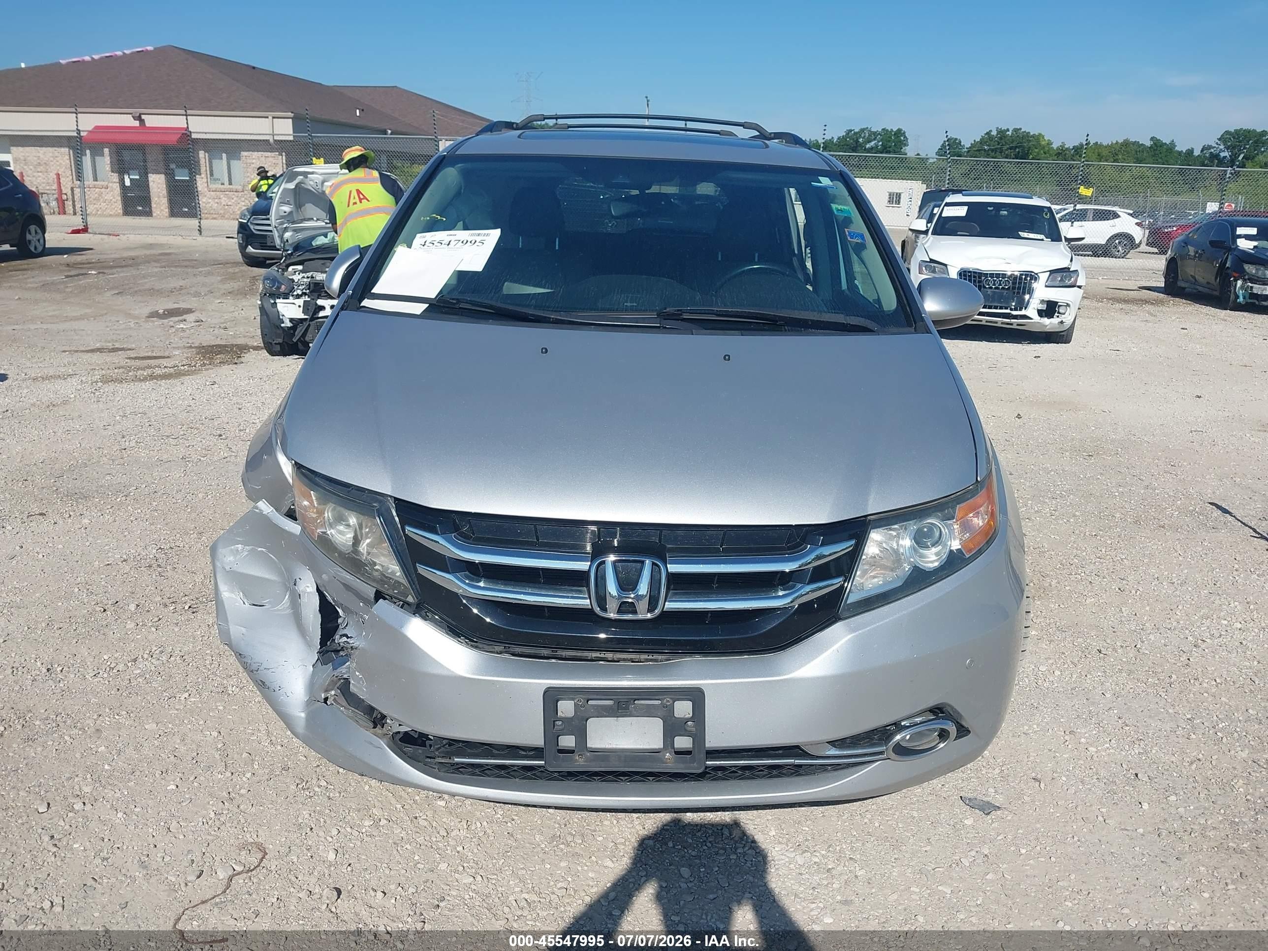 2015 Honda Odyssey Touring/touring Elite Silver vin: 5FNRL5H95FB098239