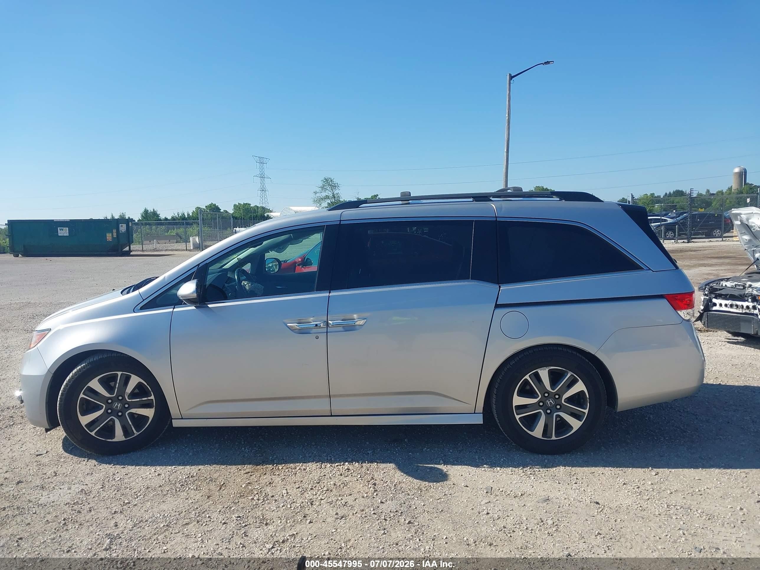 2015 Honda Odyssey Touring/touring Elite Silver vin: 5FNRL5H95FB098239