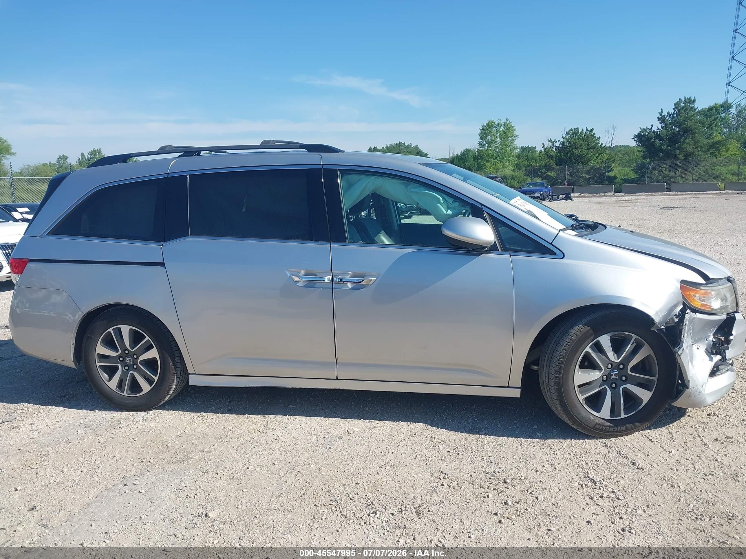 2015 Honda Odyssey Touring/touring Elite Silver vin: 5FNRL5H95FB098239