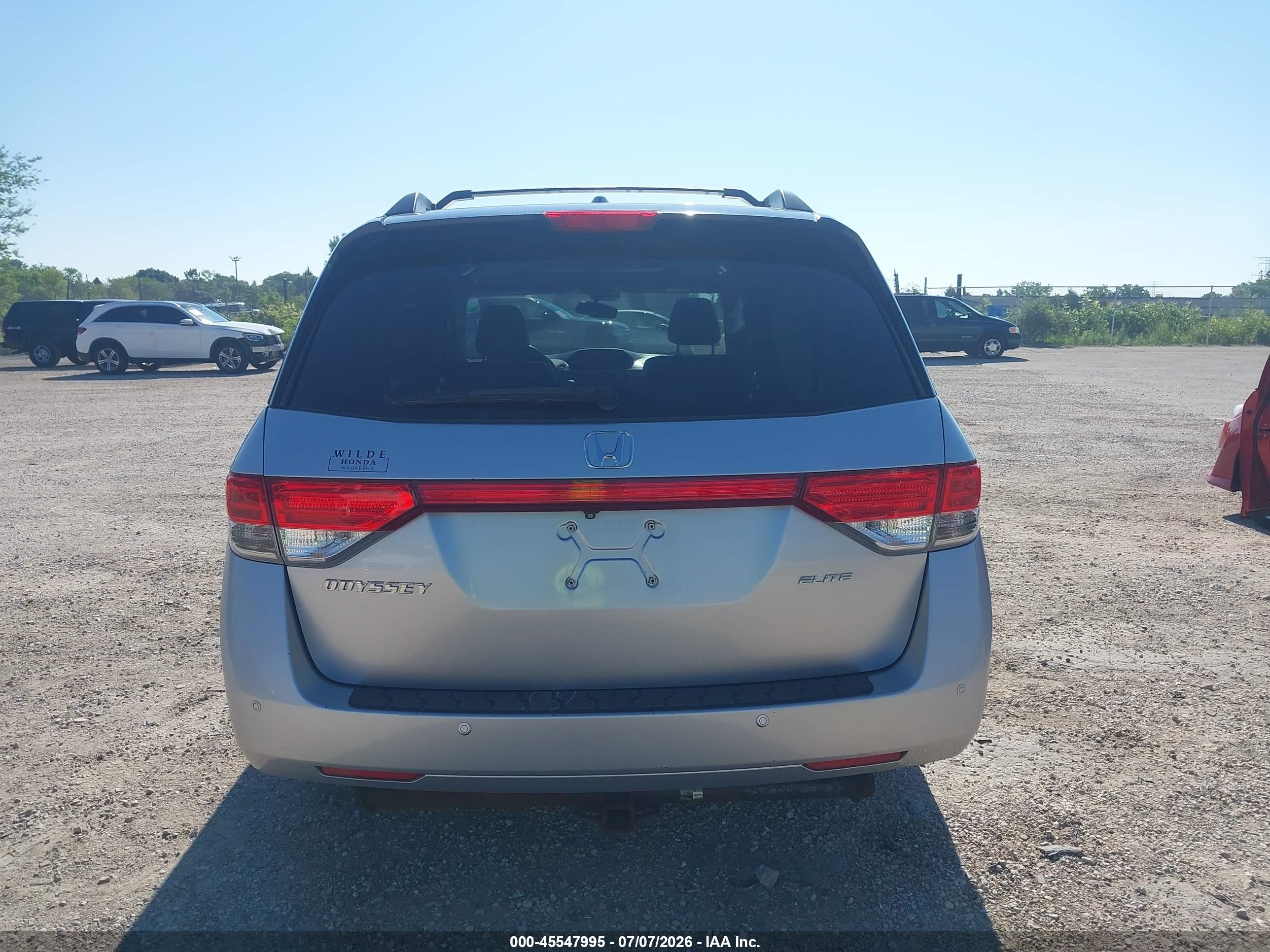 2015 Honda Odyssey Touring/touring Elite Silver vin: 5FNRL5H95FB098239