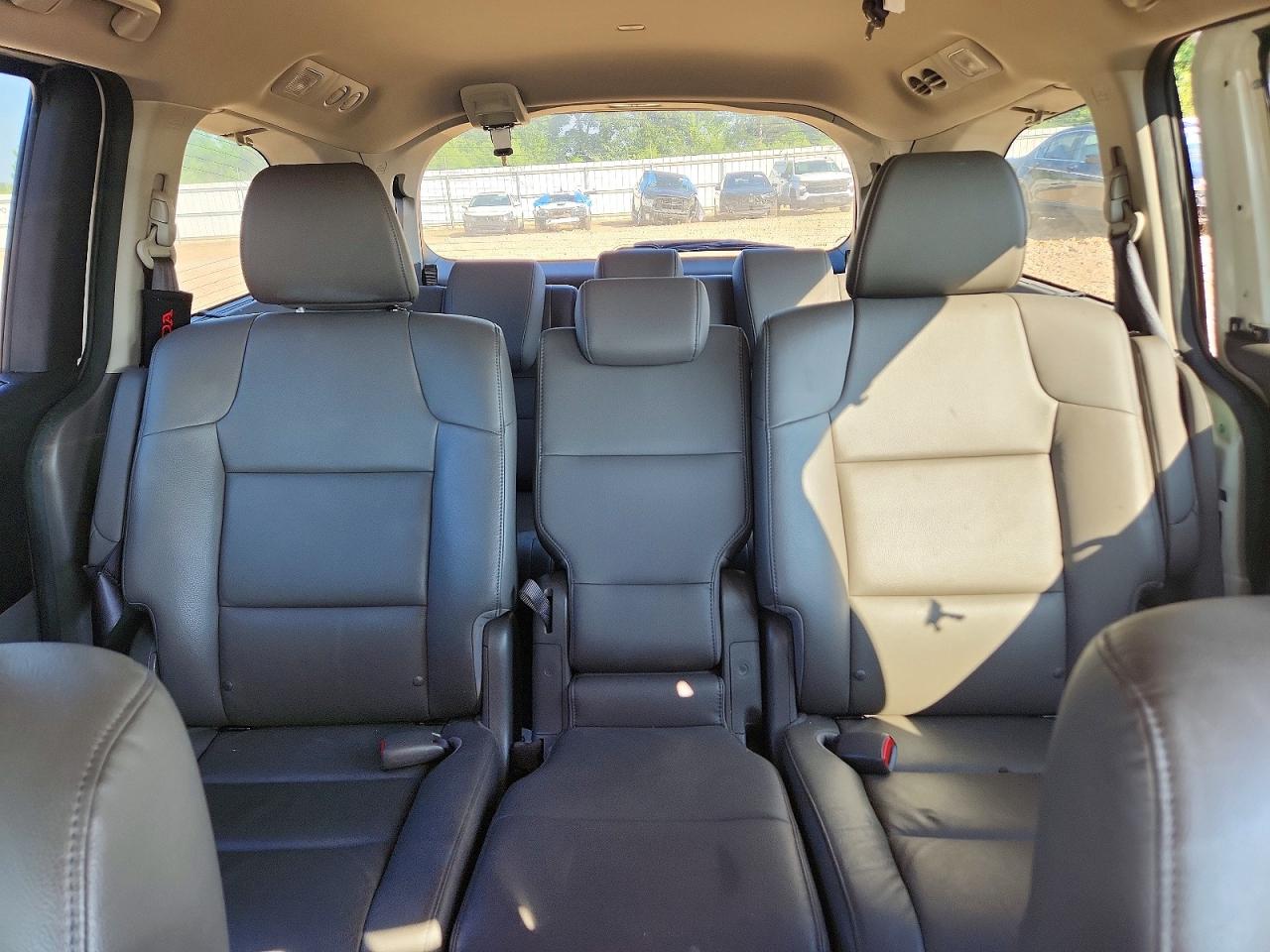 2015 Honda Odyssey Touring White vin: 5FNRL5H95FB122832