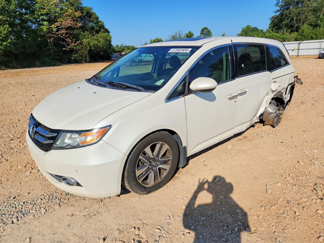 2015 Honda Odyssey Touring White vin: 5FNRL5H95FB122832