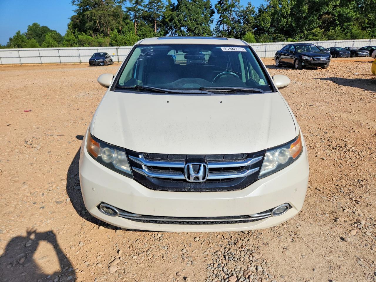 2015 Honda Odyssey Touring White vin: 5FNRL5H95FB122832