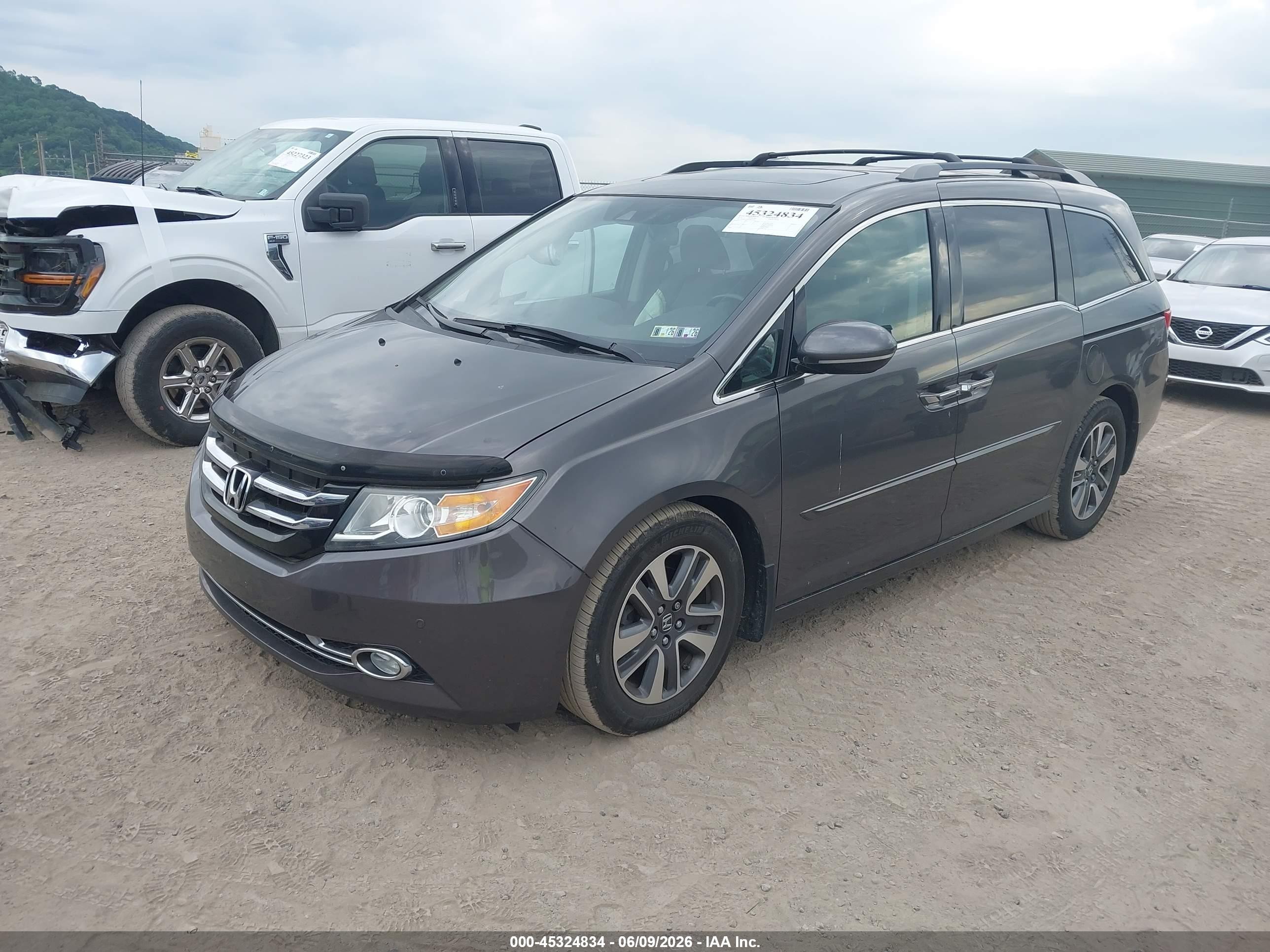 2015 Honda Odyssey Touring/touring Elite Brown vin: 5FNRL5H95FB125536