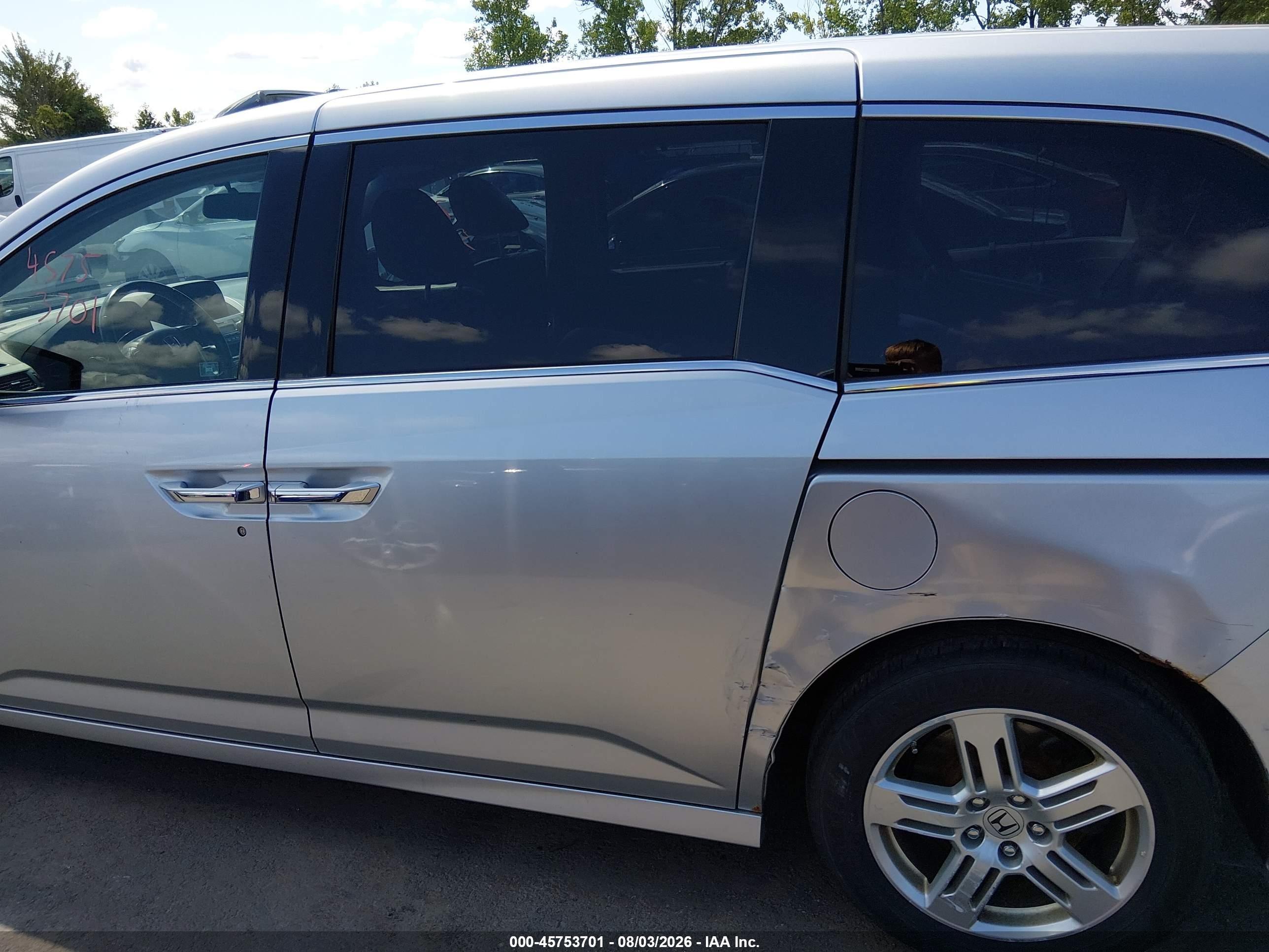 2011 Honda Odyssey Touring/touring Elite Silver vin: 5FNRL5H96BB005514