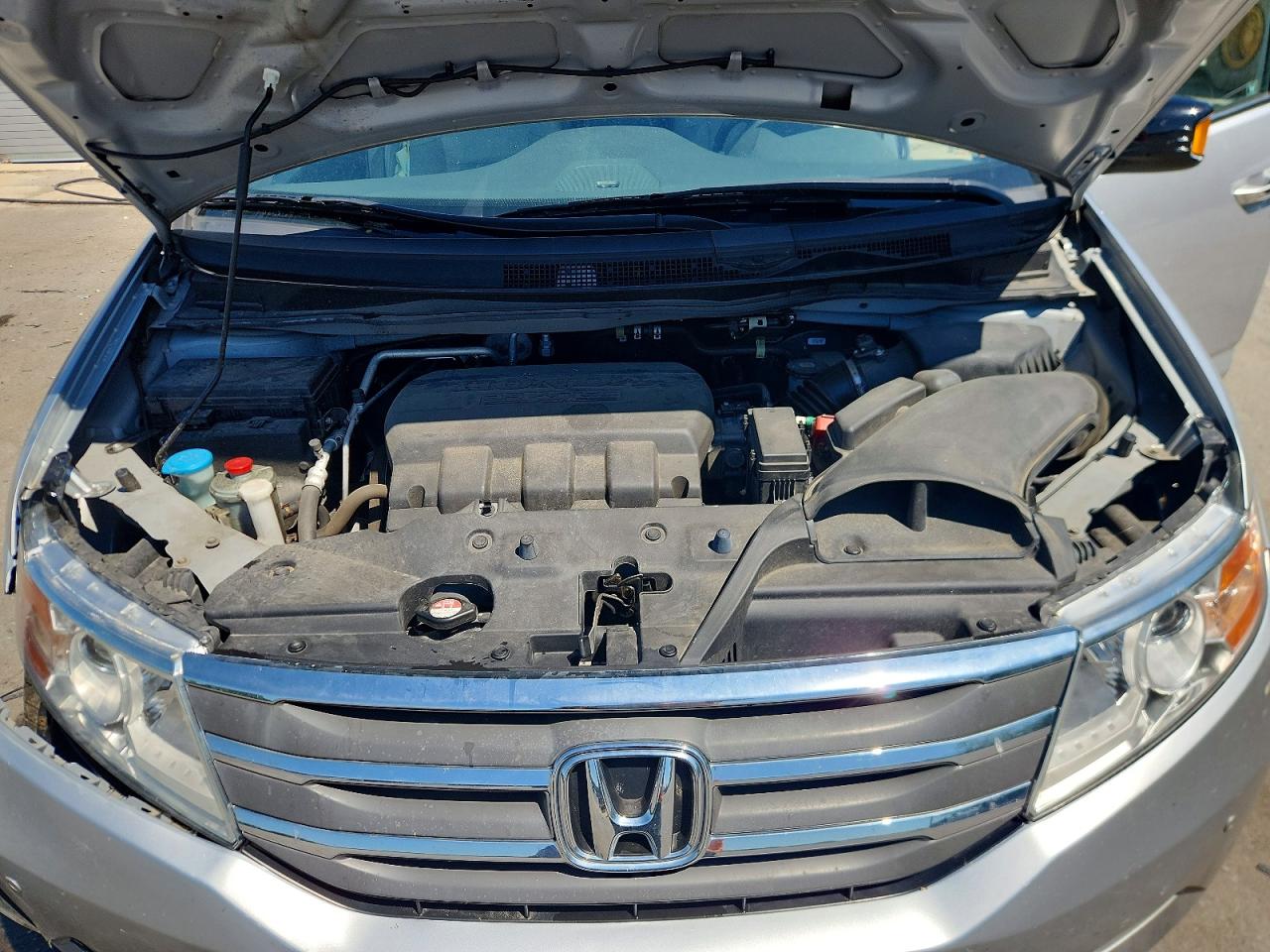 2012 Honda Odyssey Touring Silver vin: 5FNRL5H96CB083549