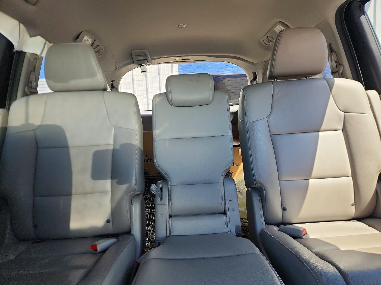 2012 Honda Odyssey Touring Silver vin: 5FNRL5H96CB083549