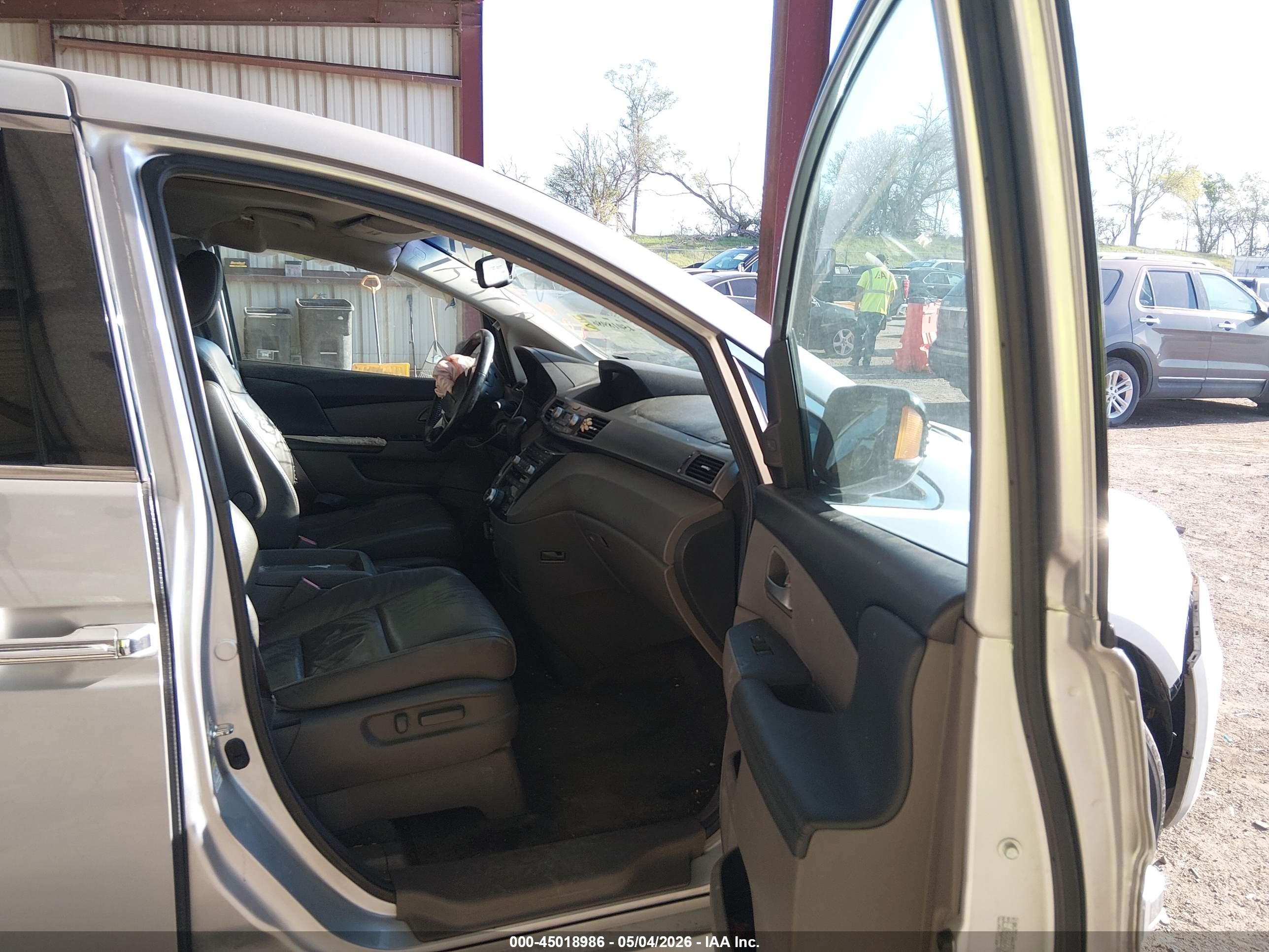 2012 Honda Odyssey Touring/touring Elite Silver vin: 5FNRL5H96CB092087