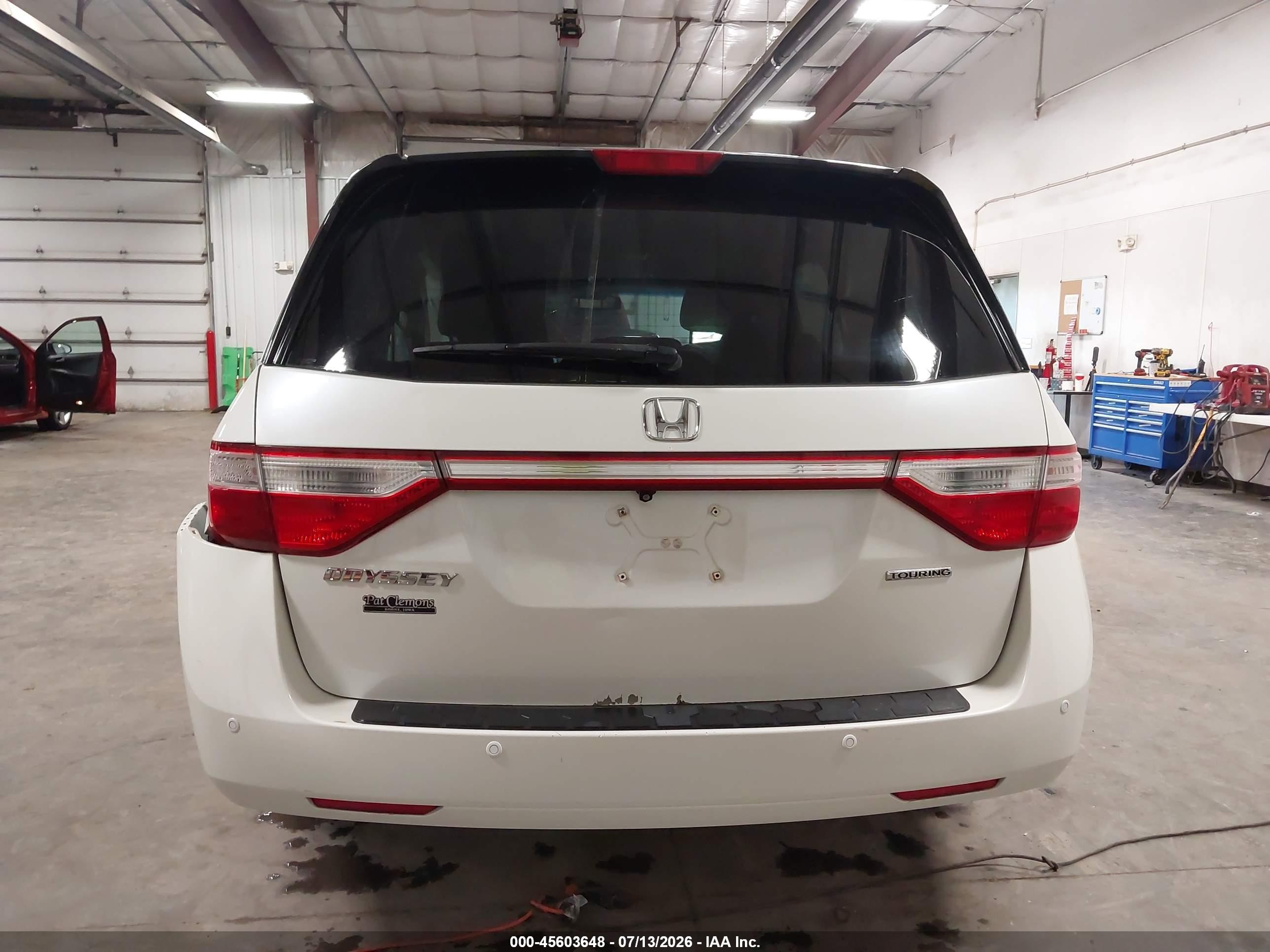 2012 Honda Odyssey Touring/touring Elite White vin: 5FNRL5H96CB139182