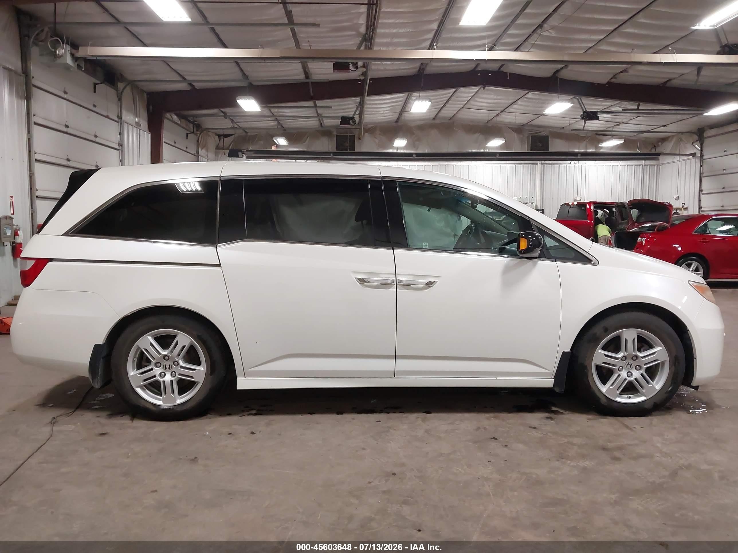 2012 Honda Odyssey Touring/touring Elite White vin: 5FNRL5H96CB139182