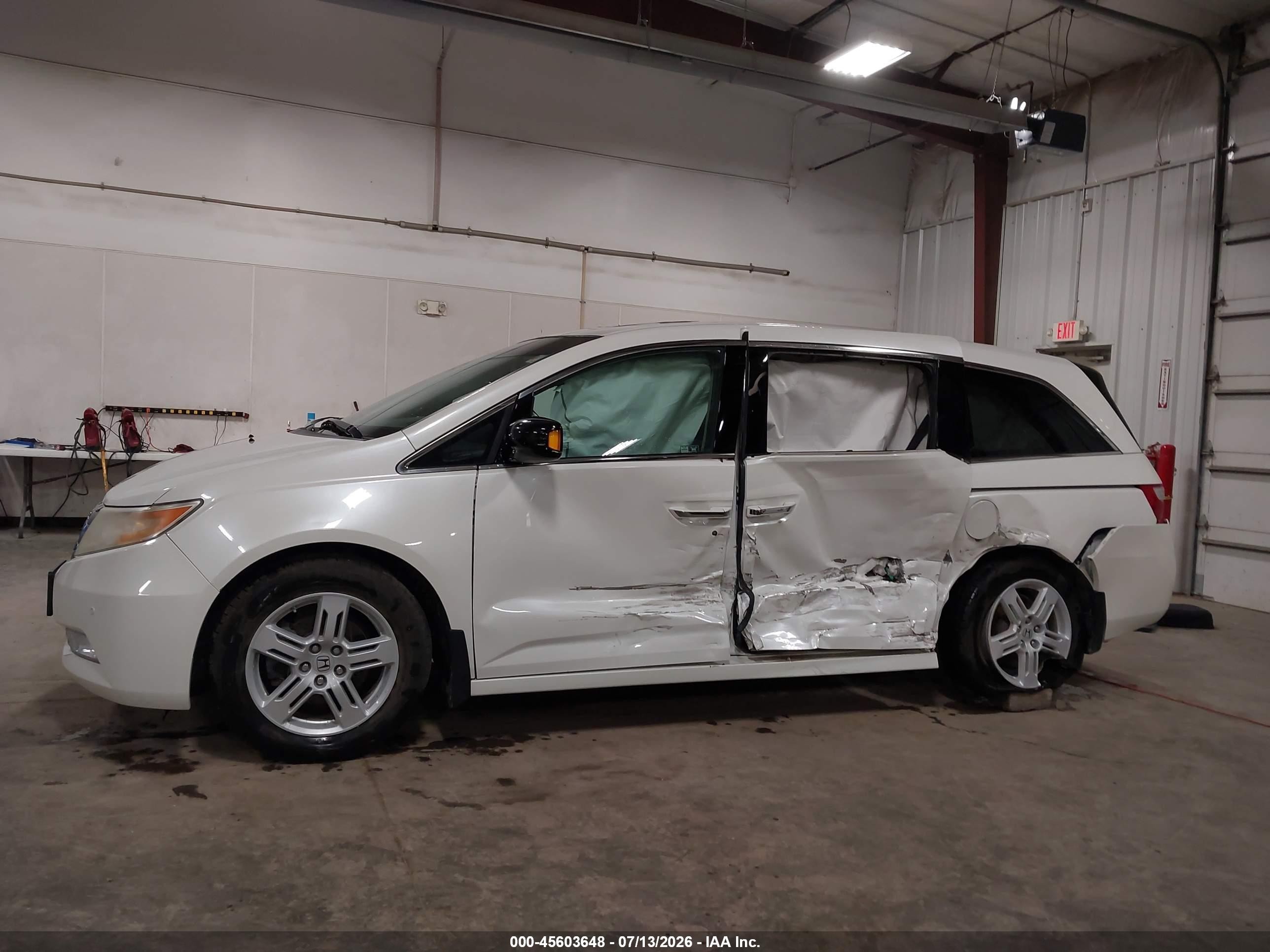 2012 Honda Odyssey Touring/touring Elite White vin: 5FNRL5H96CB139182