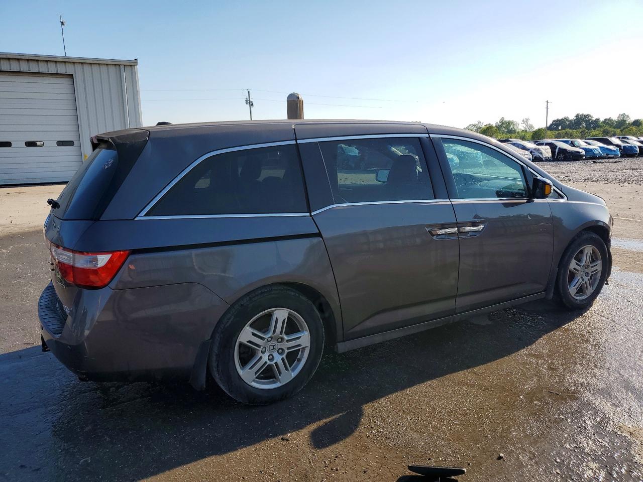 2013 Honda Odyssey Touring Gray vin: 5FNRL5H96DB002115