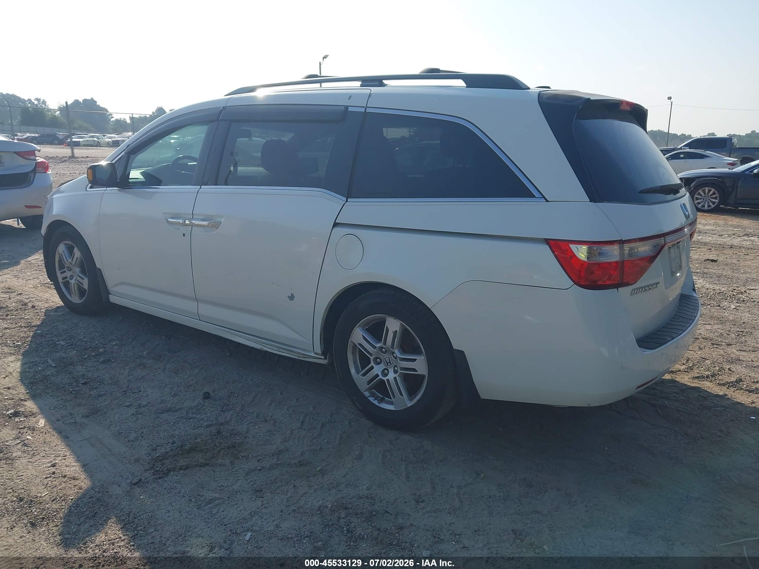 2013 Honda Odyssey Touring/touring Elite White vin: 5FNRL5H96DB002812