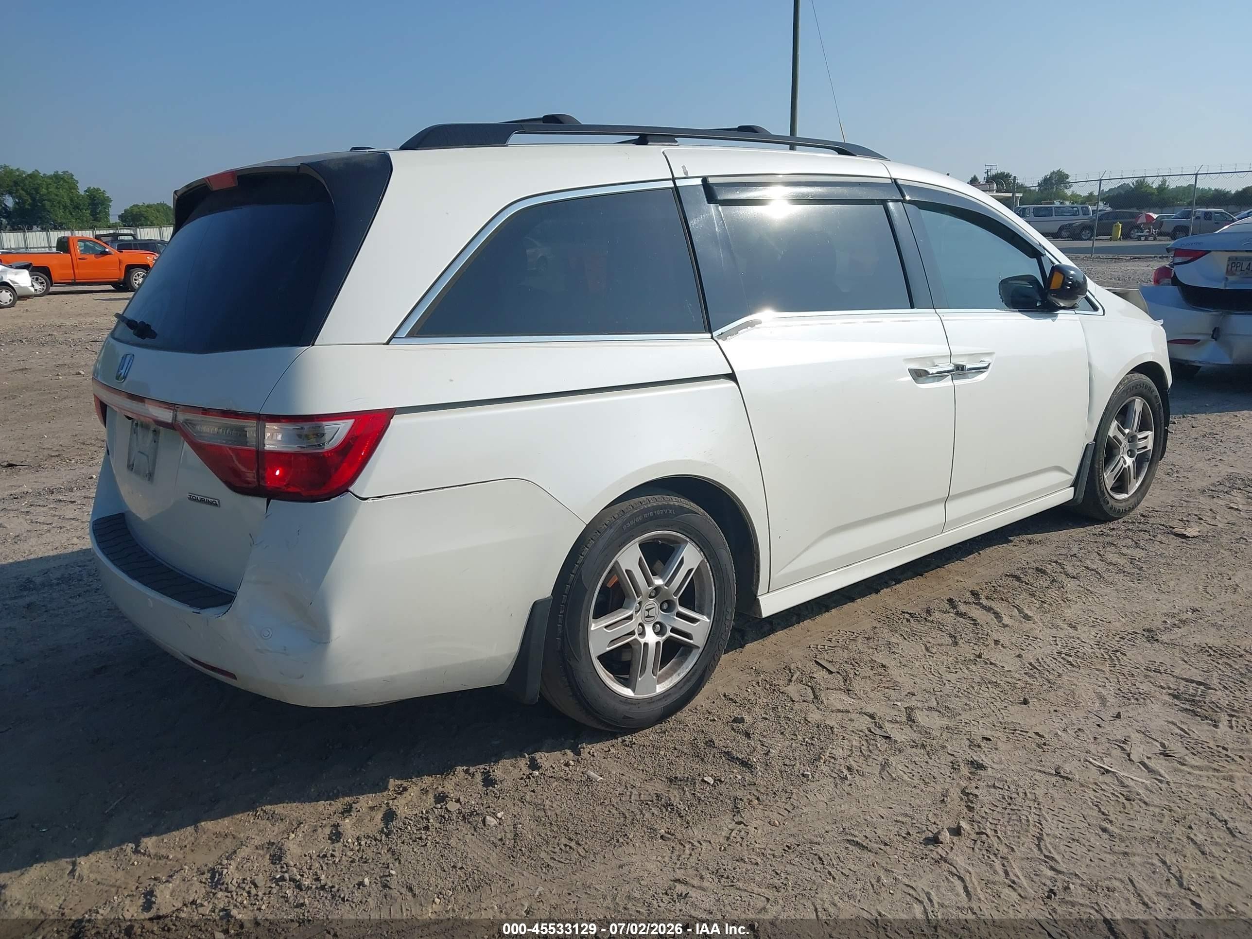 2013 Honda Odyssey Touring/touring Elite White vin: 5FNRL5H96DB002812