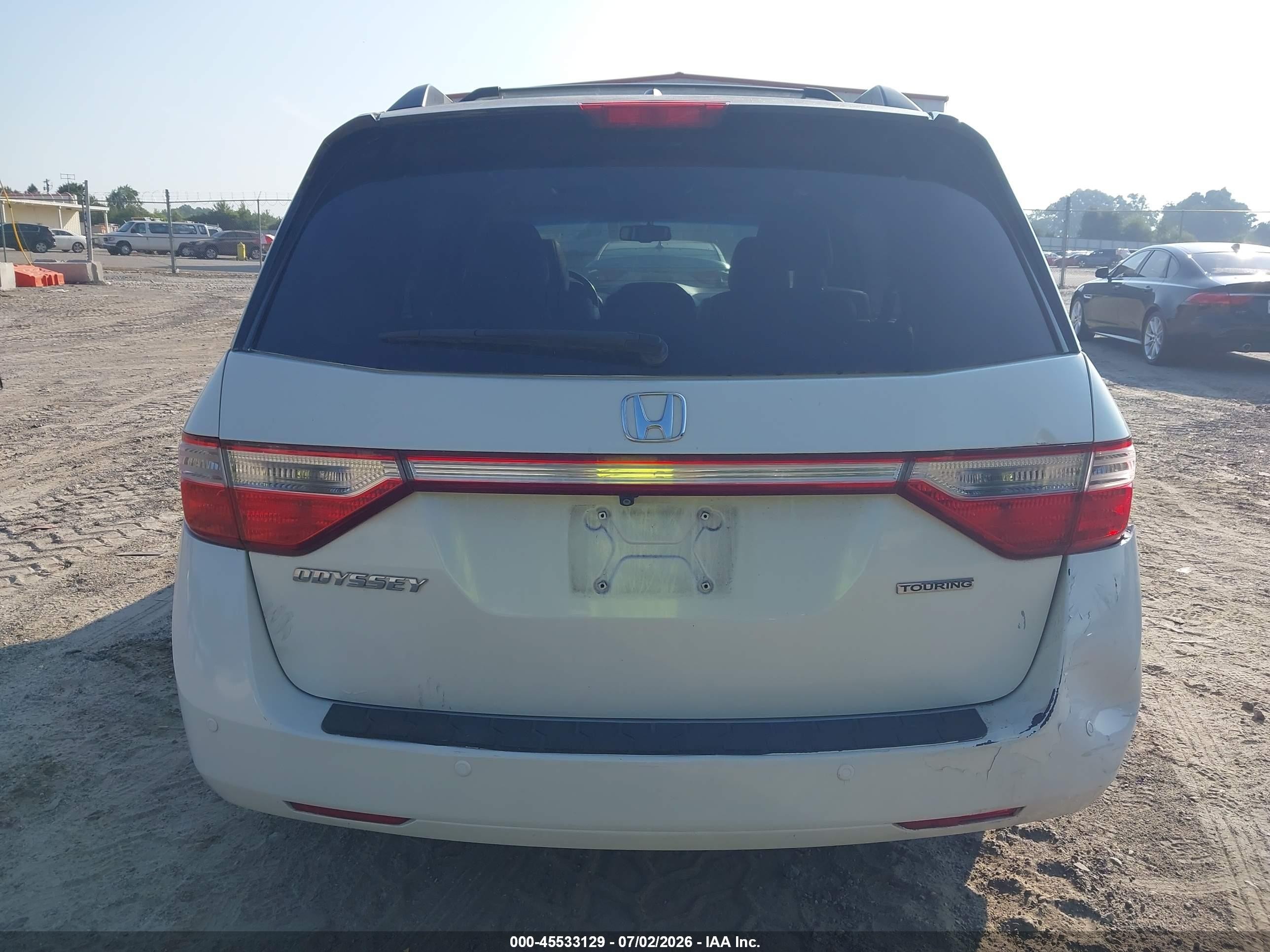 2013 Honda Odyssey Touring/touring Elite White vin: 5FNRL5H96DB002812