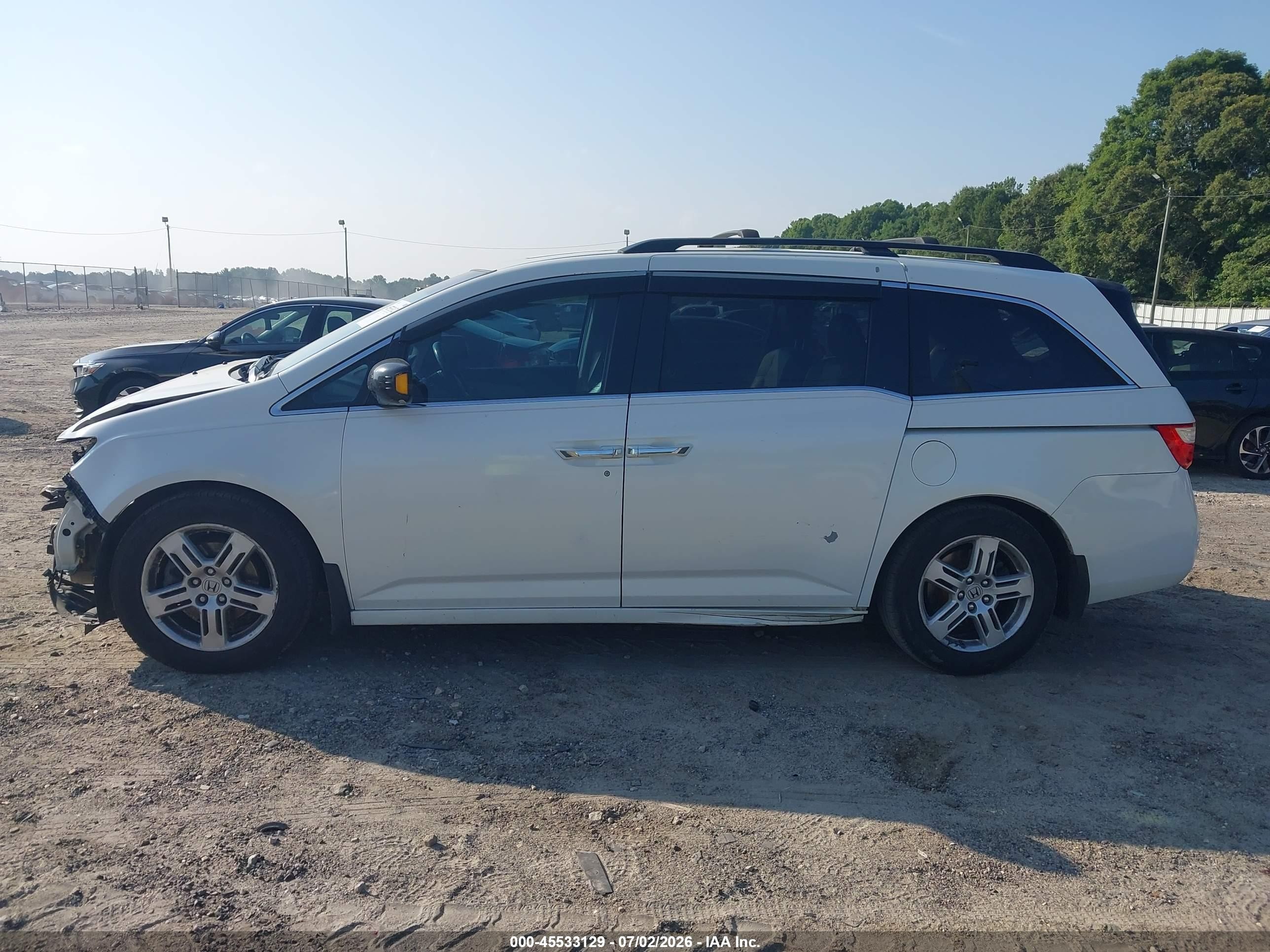 2013 Honda Odyssey Touring/touring Elite White vin: 5FNRL5H96DB002812