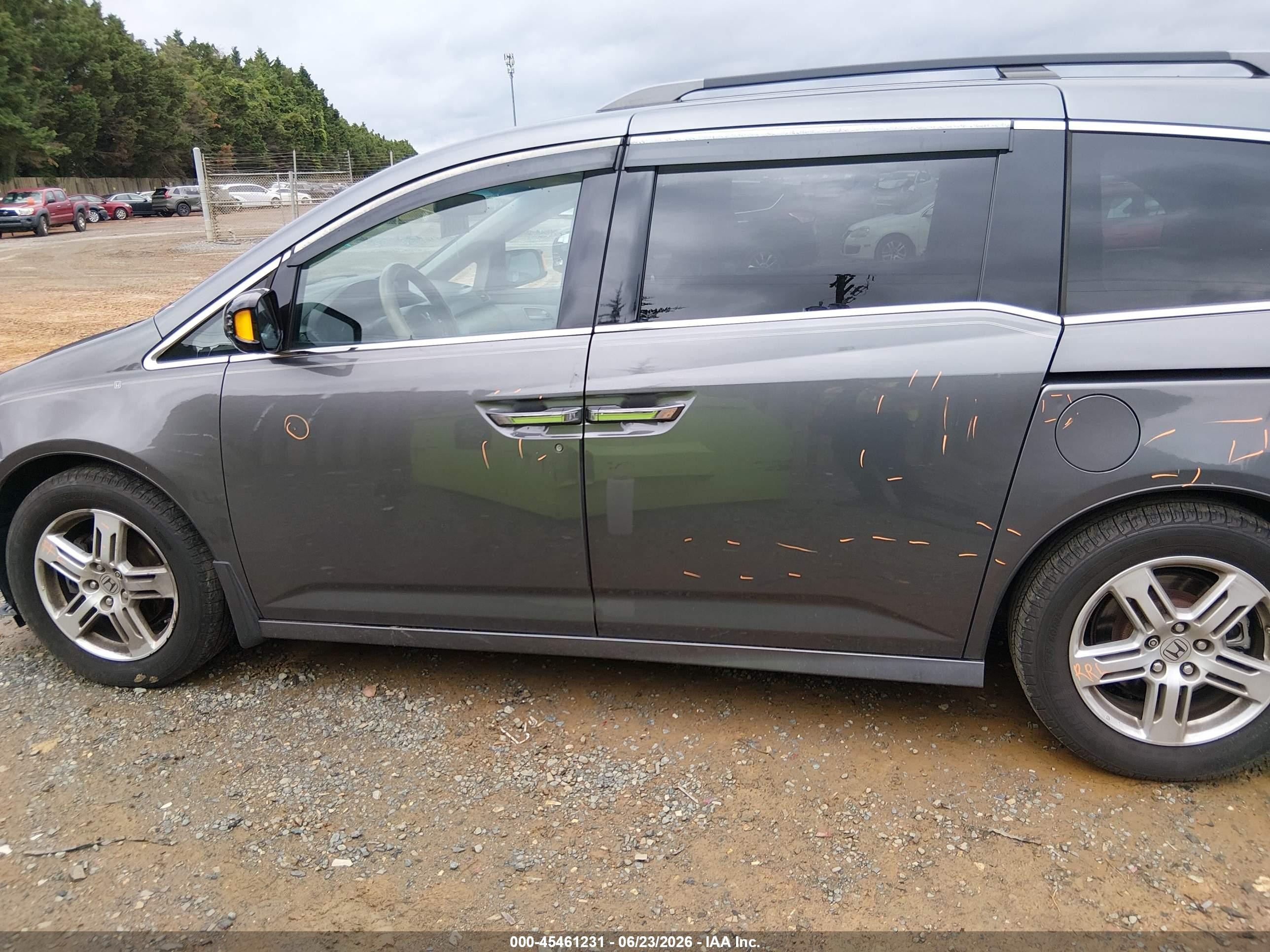 2013 Honda Odyssey Touring/touring Elite Gray vin: 5FNRL5H96DB006956