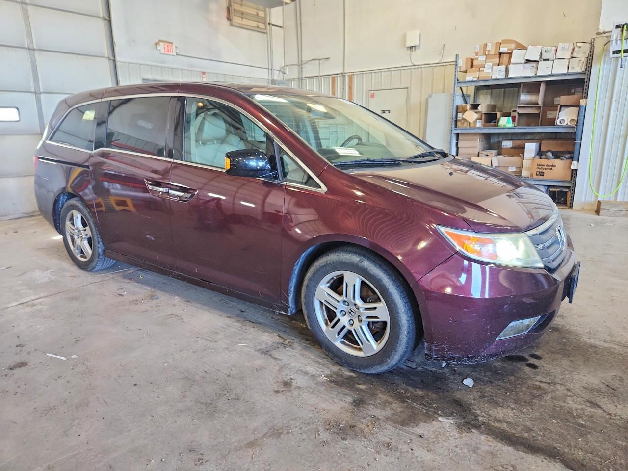 2013 Honda Odyssey Touring Maroon vin: 5FNRL5H96DB048740