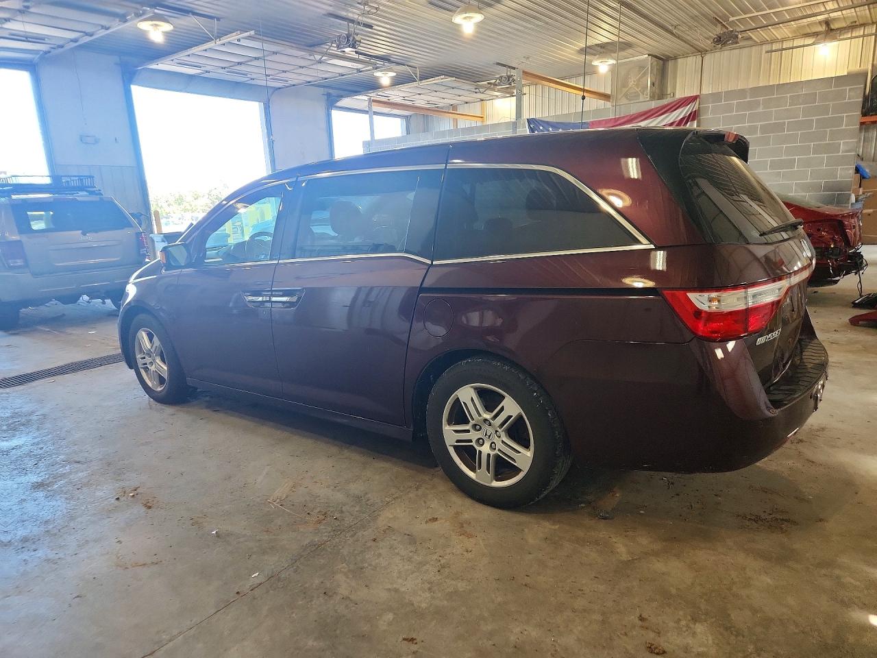 2013 Honda Odyssey Touring Maroon vin: 5FNRL5H96DB048740