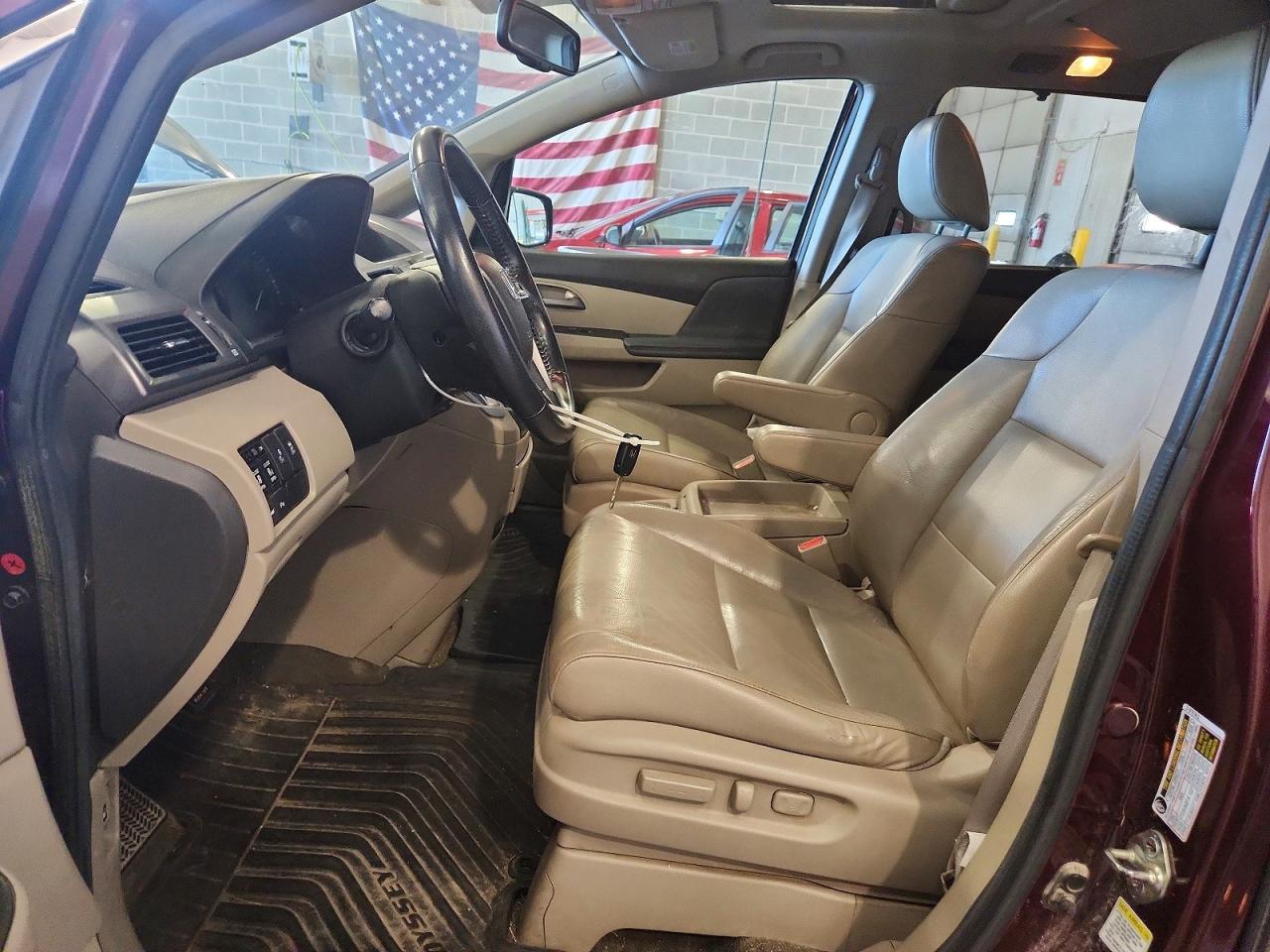 2013 Honda Odyssey Touring Maroon vin: 5FNRL5H96DB048740