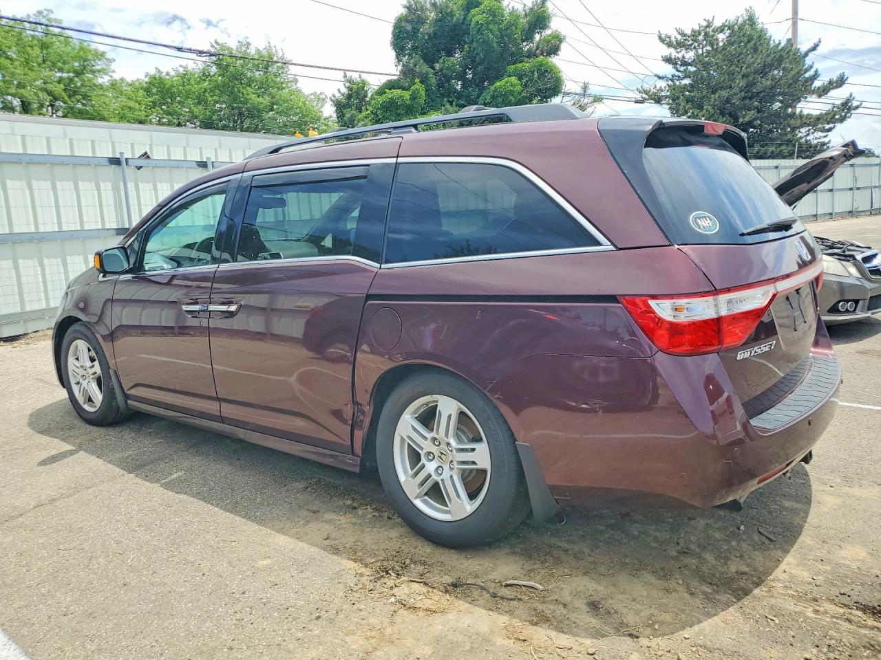 2013 Honda Odyssey Touring Burgundy vin: 5FNRL5H96DB059513