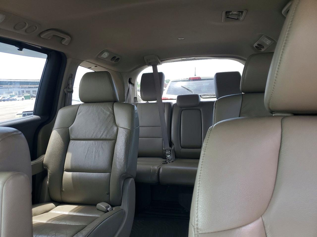 2013 Honda Odyssey Touring Burgundy vin: 5FNRL5H96DB059513