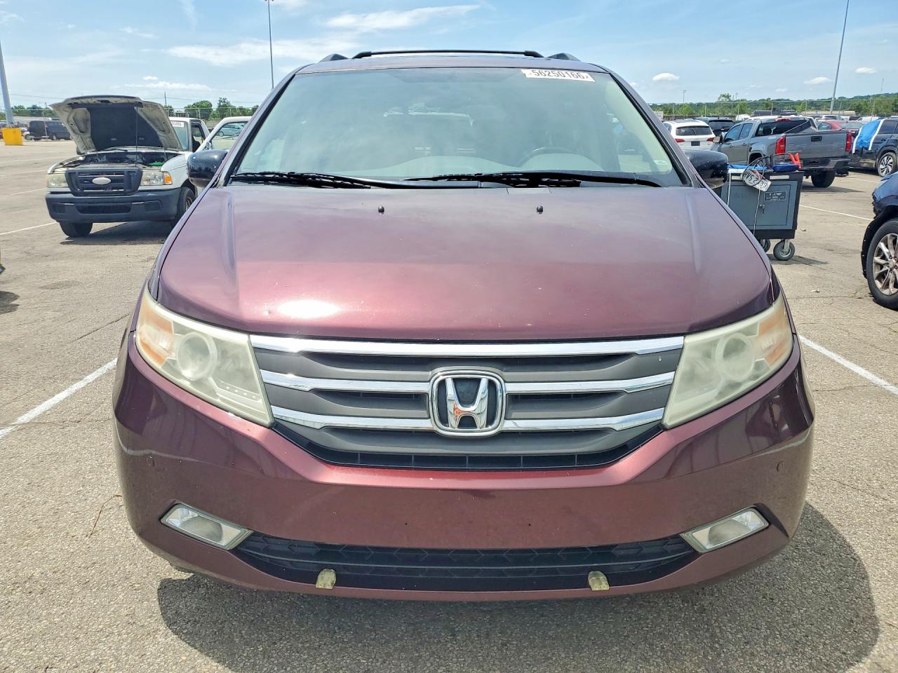 2013 Honda Odyssey Touring Burgundy vin: 5FNRL5H96DB059513