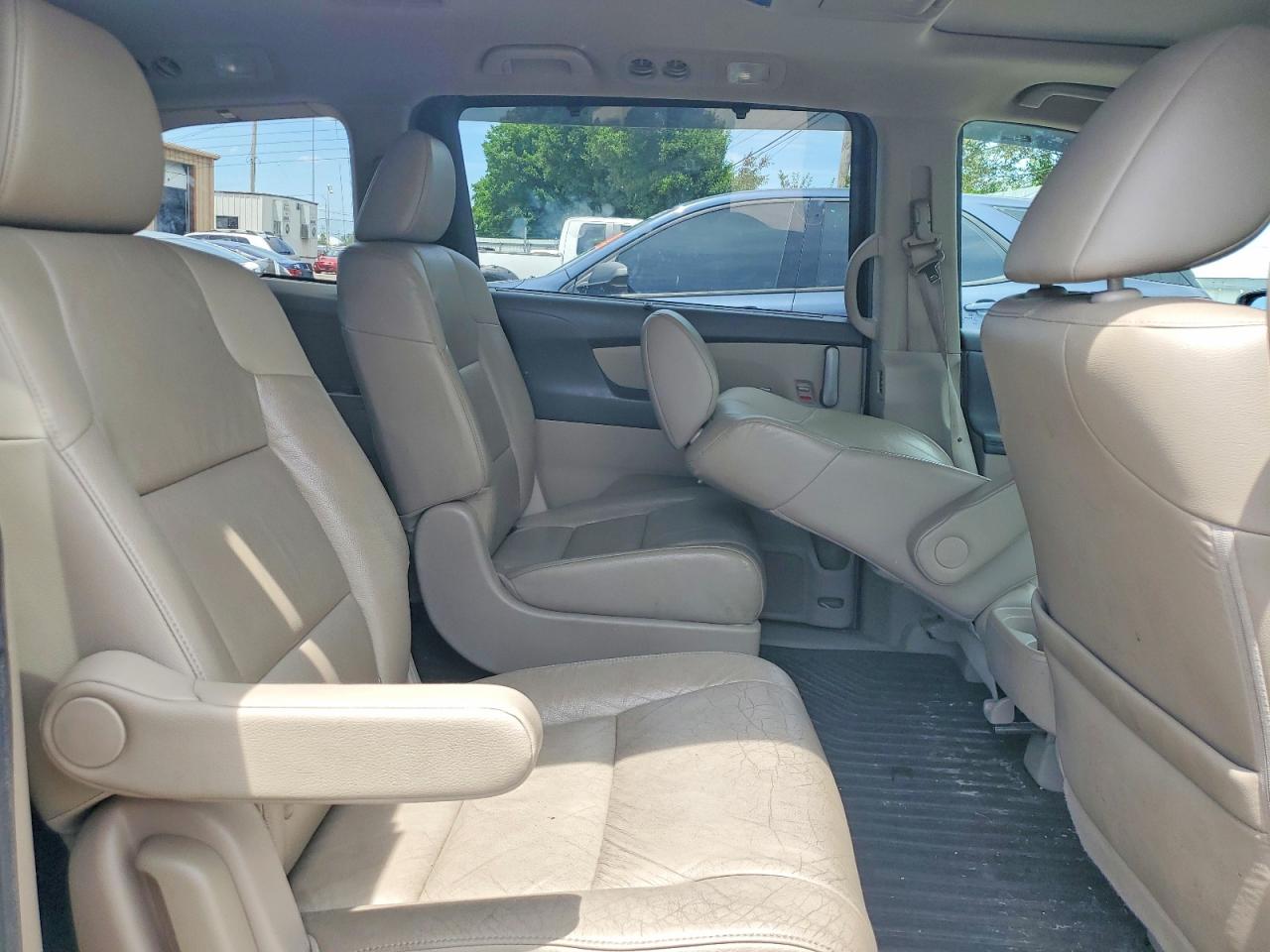 2013 Honda Odyssey Touring Burgundy vin: 5FNRL5H96DB059513