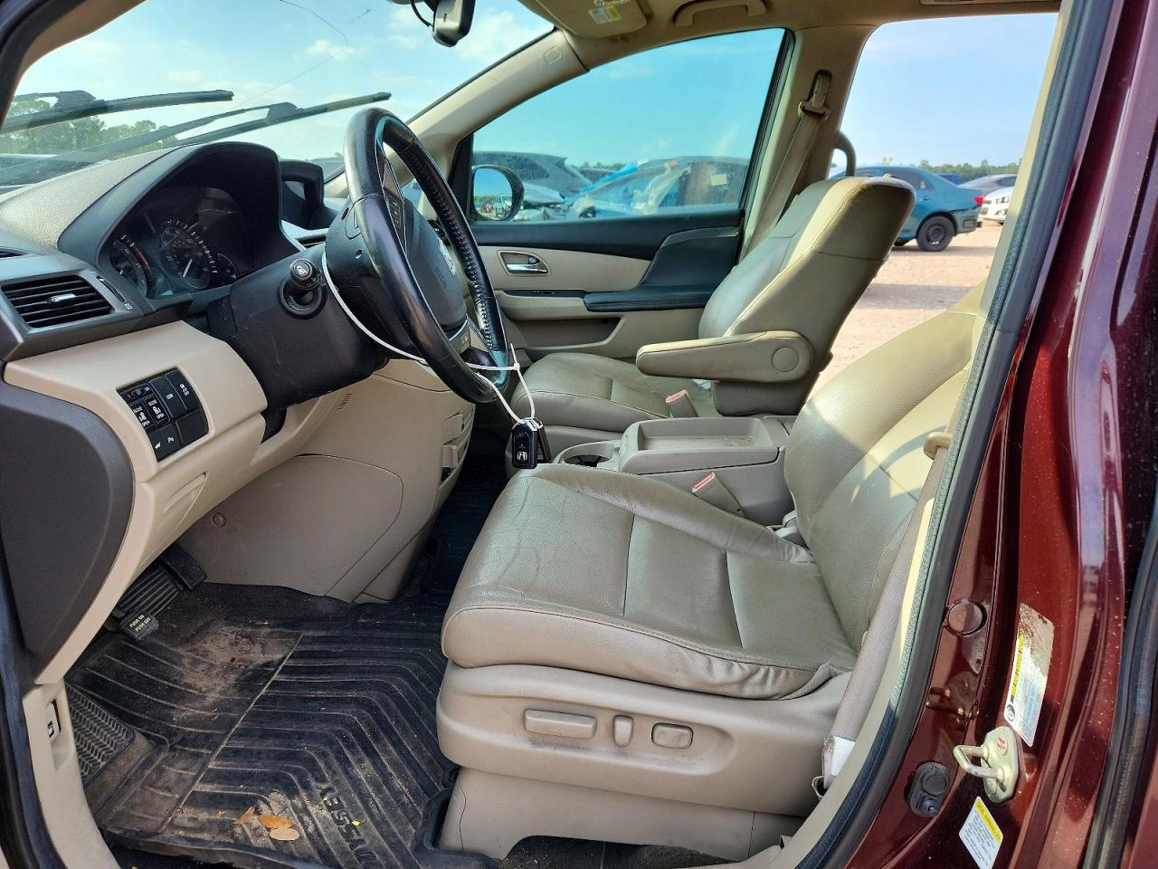 2014 Honda Odyssey Touring Burgundy vin: 5FNRL5H96EB051395