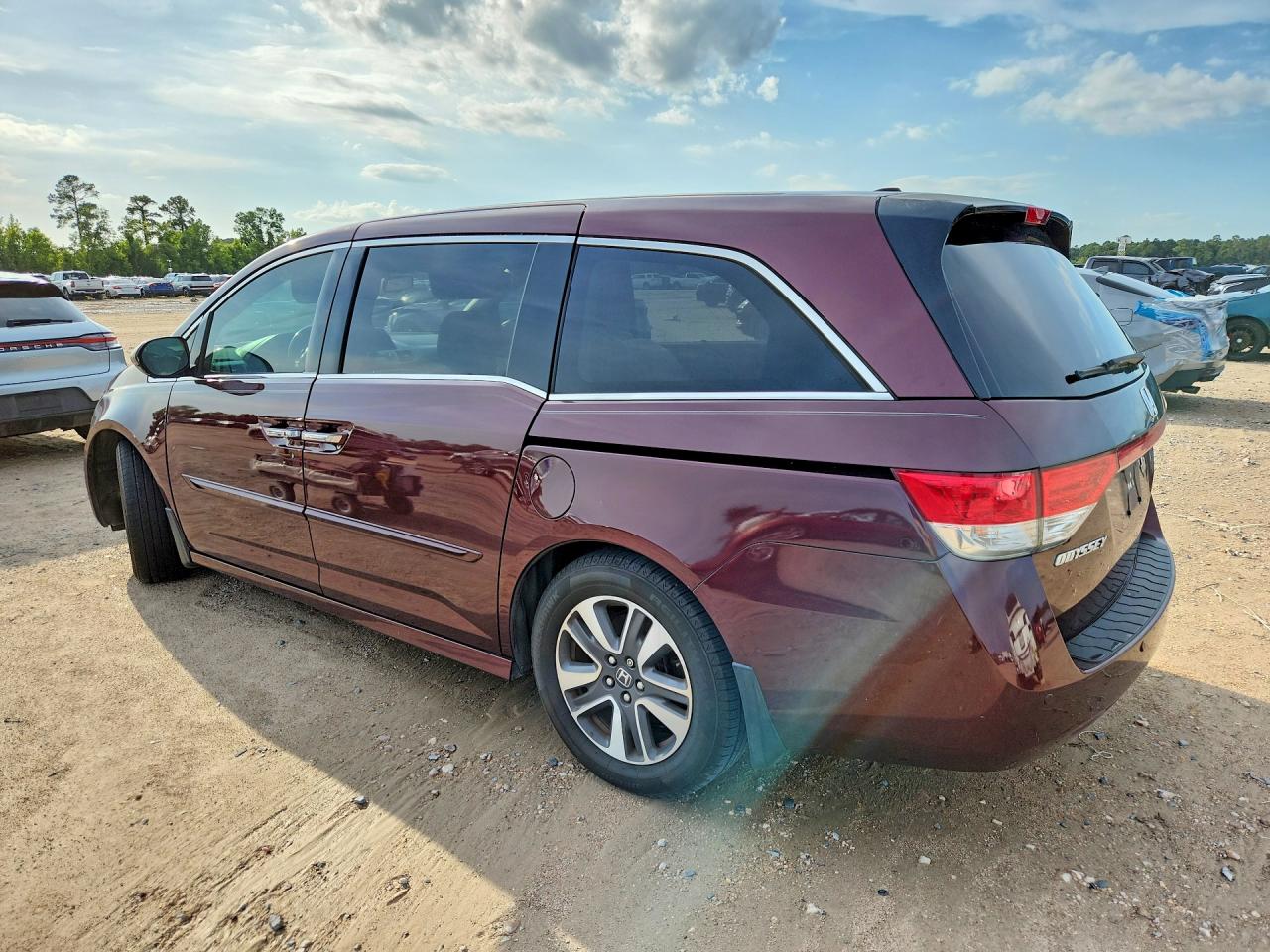 2014 Honda Odyssey Touring Burgundy vin: 5FNRL5H96EB051395