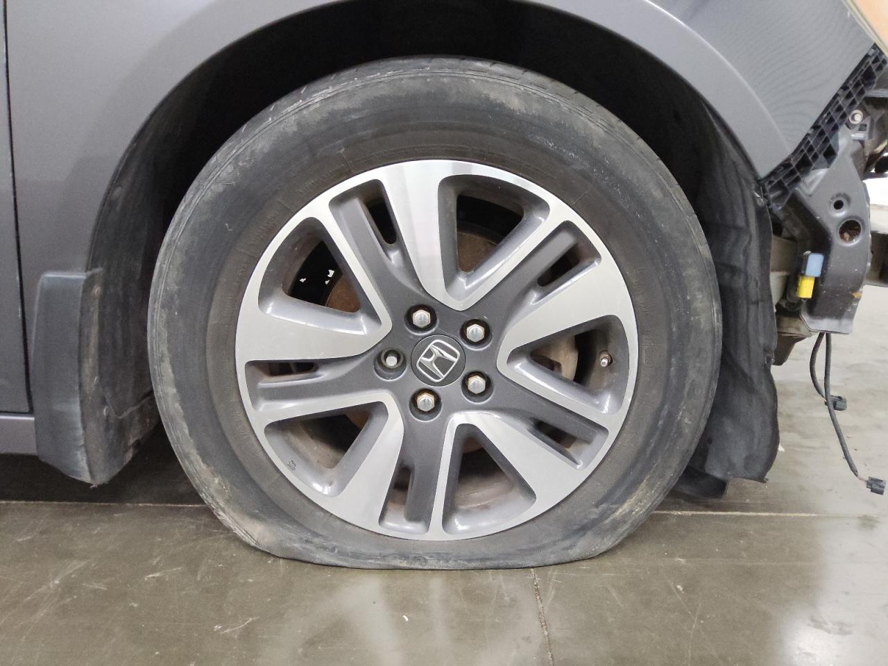 2014 Honda Odyssey Touring Blue vin: 5FNRL5H96EB070772 Damage: Right Front Tire, Cut, Replacement Required