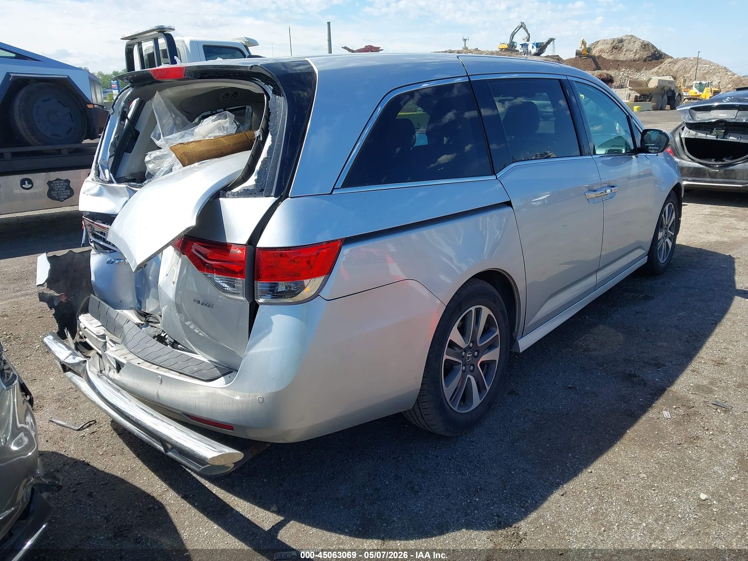 2014 Honda Odyssey Touring/touring Elite Silver vin: 5FNRL5H96EB120280