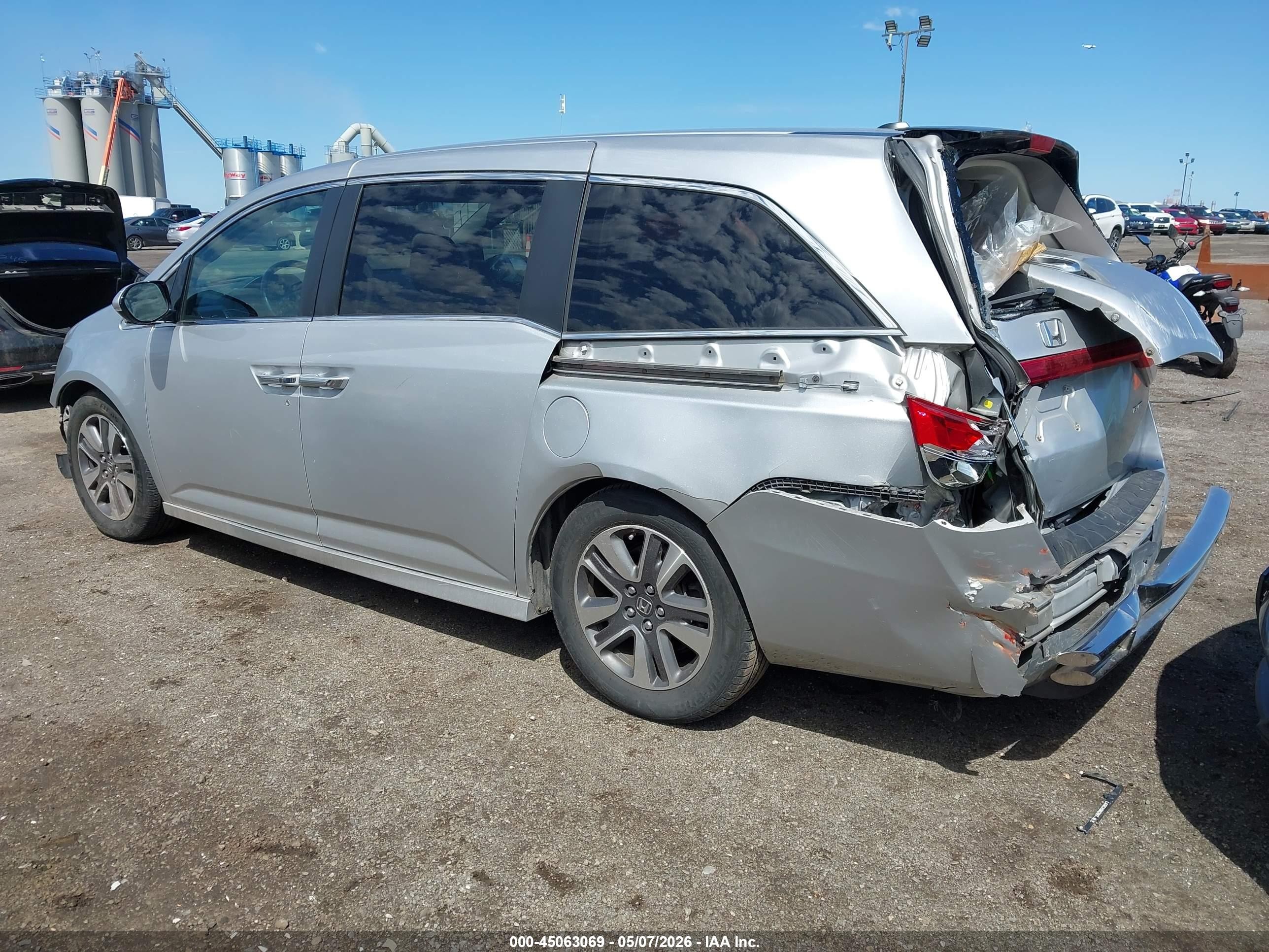 2014 Honda Odyssey Touring/touring Elite Silver vin: 5FNRL5H96EB120280