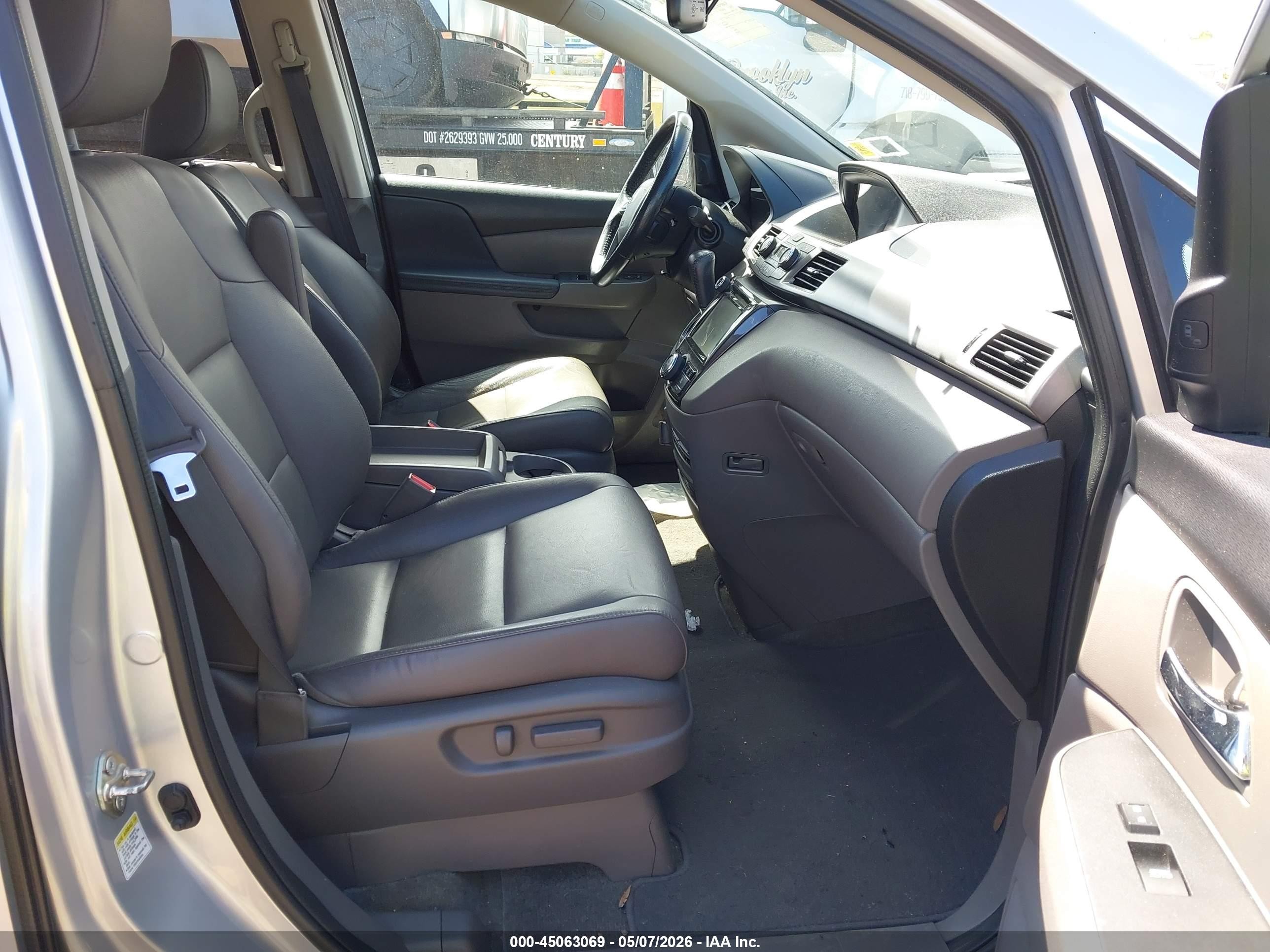 2014 Honda Odyssey Touring/touring Elite Silver vin: 5FNRL5H96EB120280