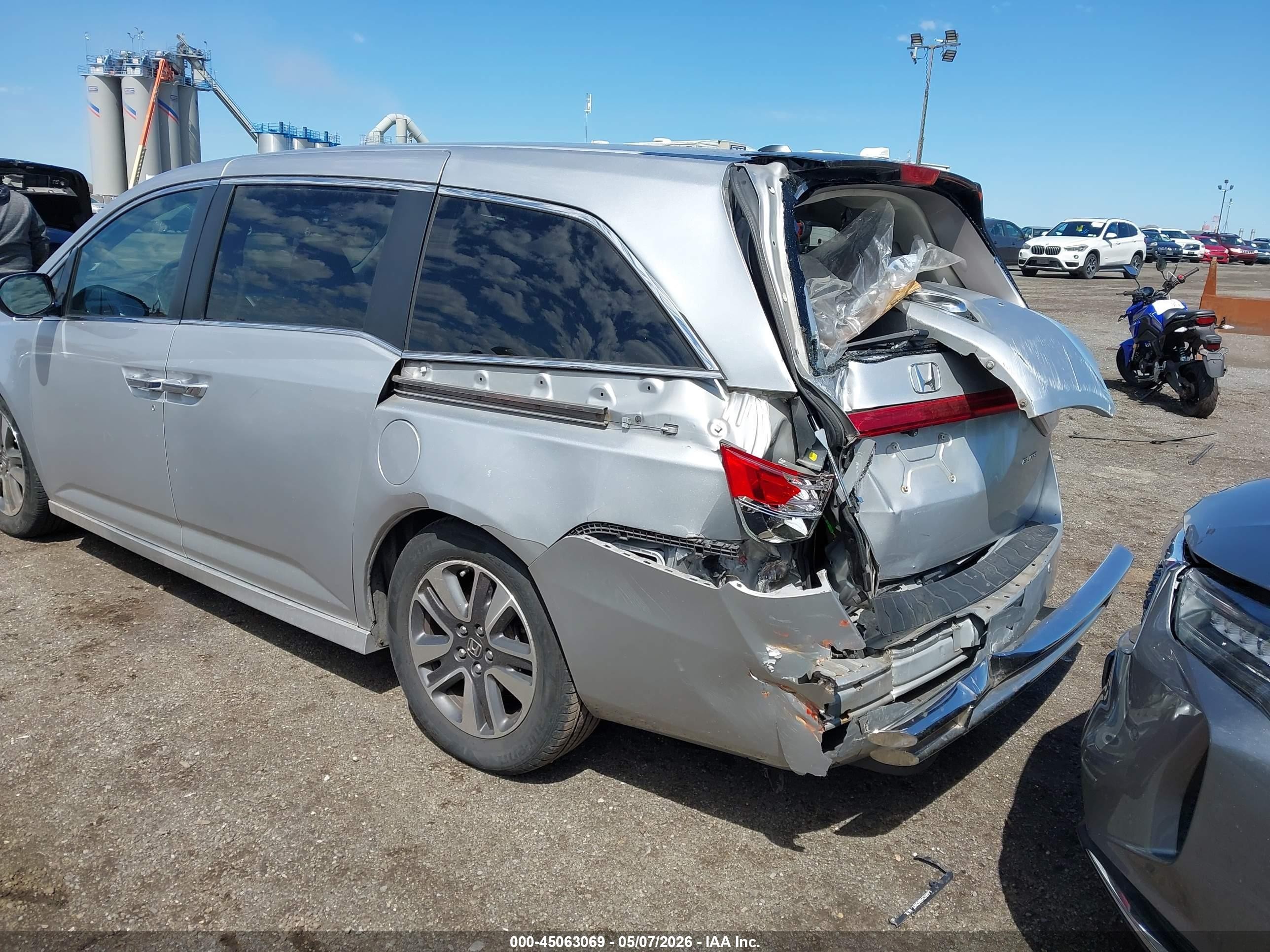 2014 Honda Odyssey Touring/touring Elite Silver vin: 5FNRL5H96EB120280