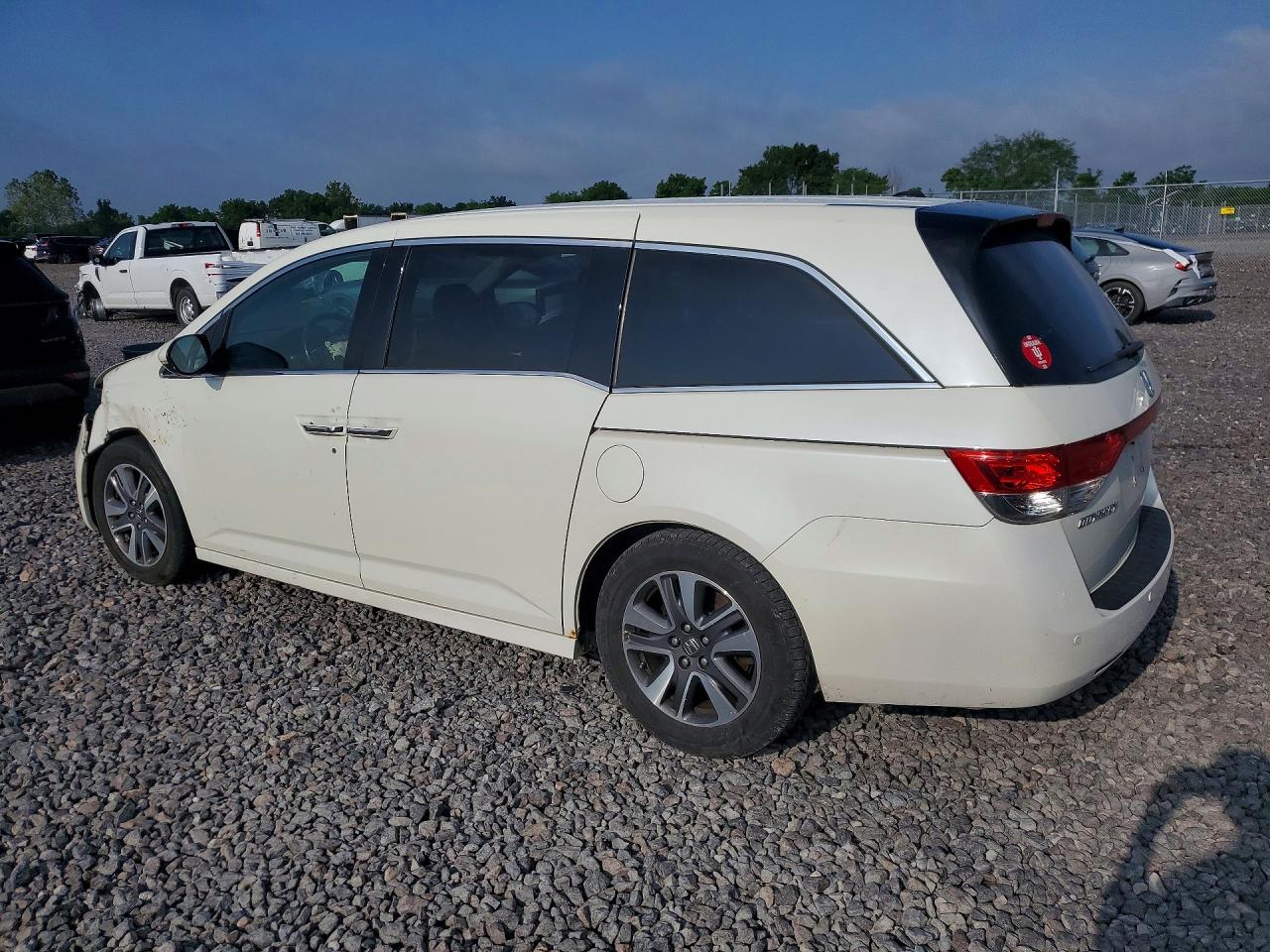 2015 Honda Odyssey Touring White vin: 5FNRL5H96FB020696