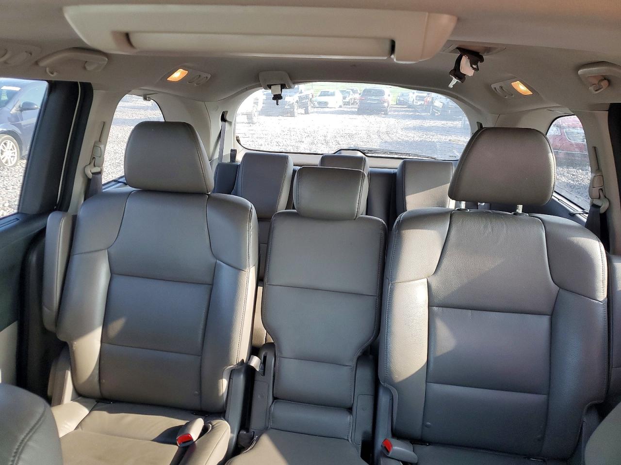 2015 Honda Odyssey Touring White vin: 5FNRL5H96FB020696