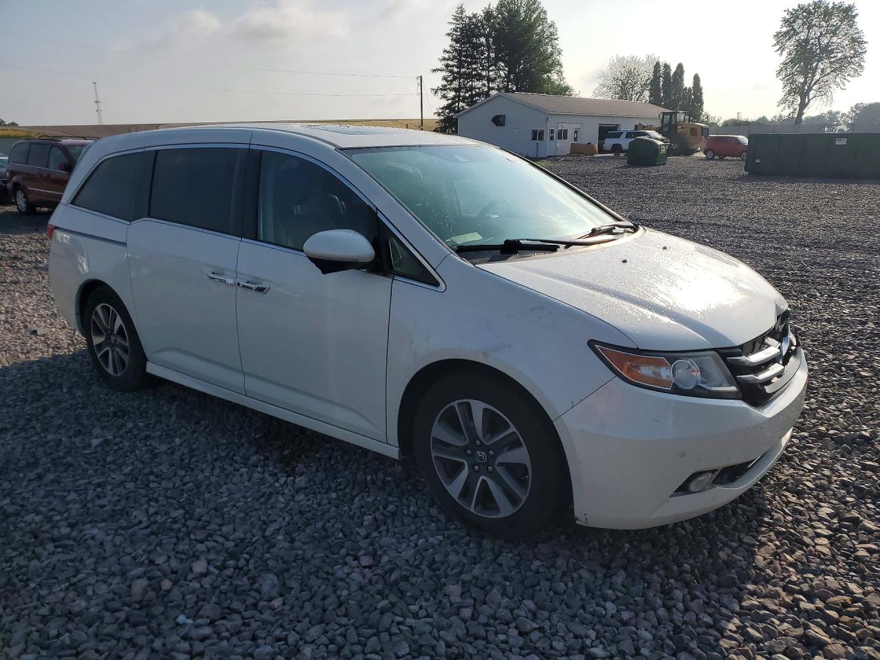 2015 Honda Odyssey Touring White vin: 5FNRL5H96FB020696