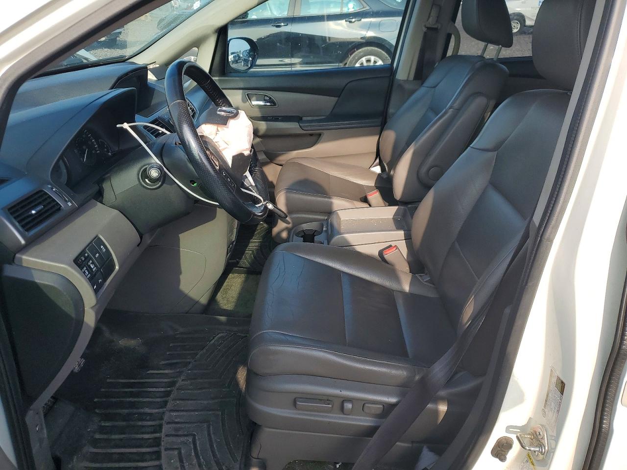 2015 Honda Odyssey Touring White vin: 5FNRL5H96FB020696